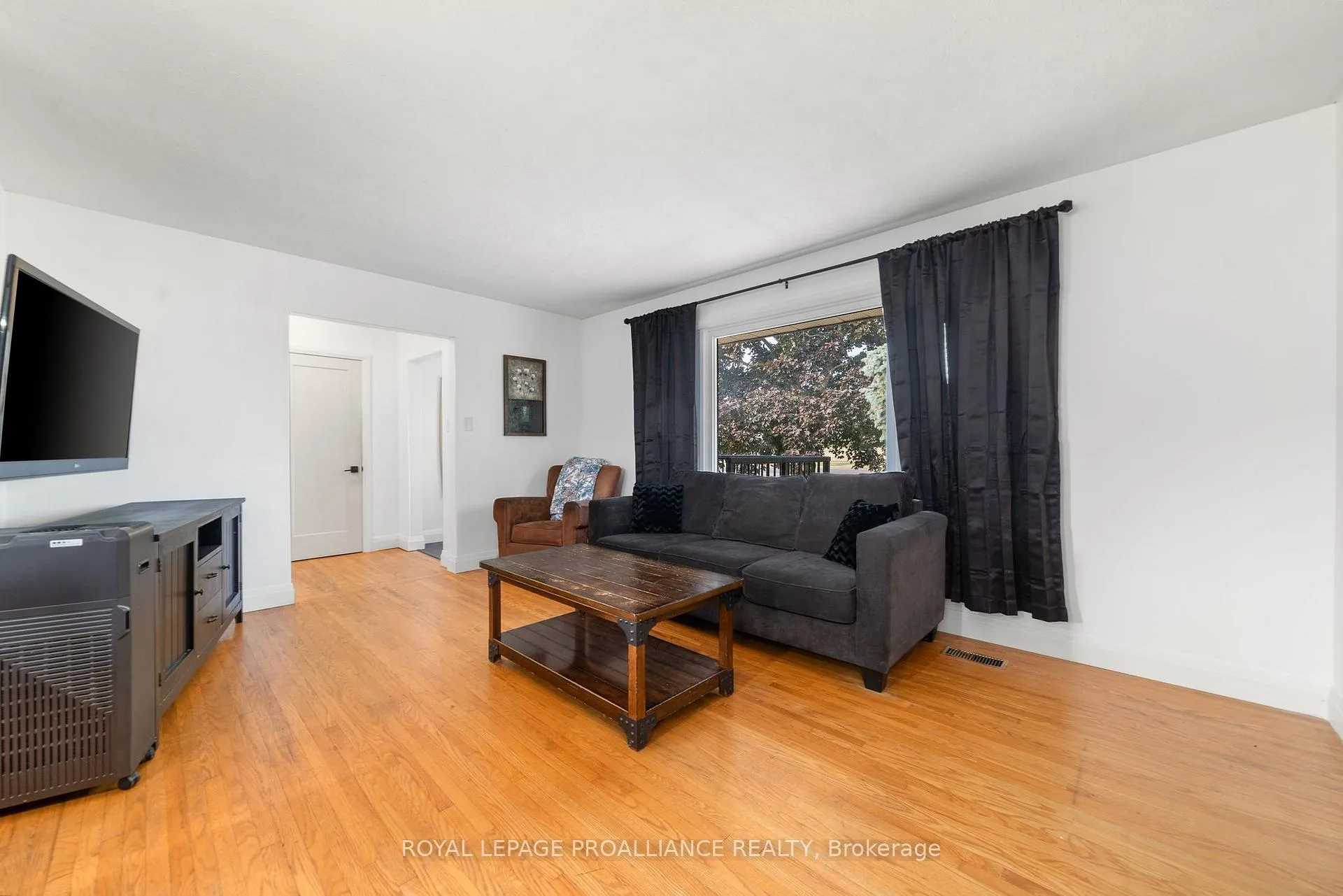 Photo 18 of 206 Elmwood Drive, Belleville, Thurlow Ward — HOMEH