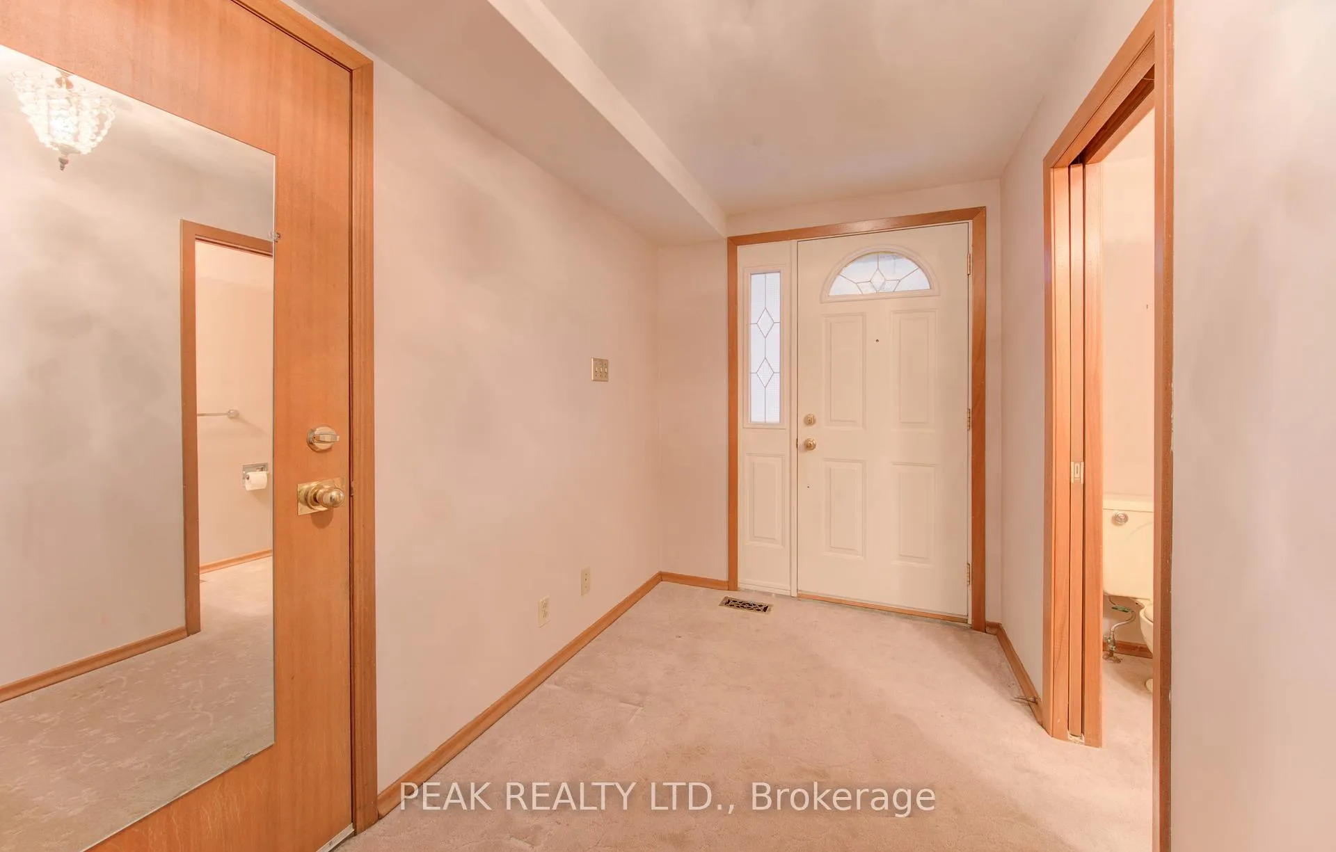 Photo 4 of 38 Glenwood Drive, Kitchener — HOMEH
