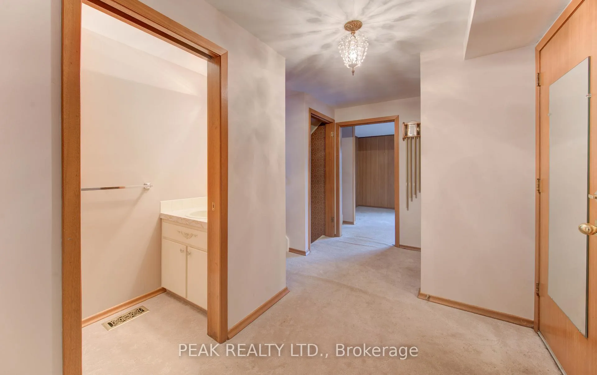 Photo 5 of 38 Glenwood Drive, Kitchener — HOMEH