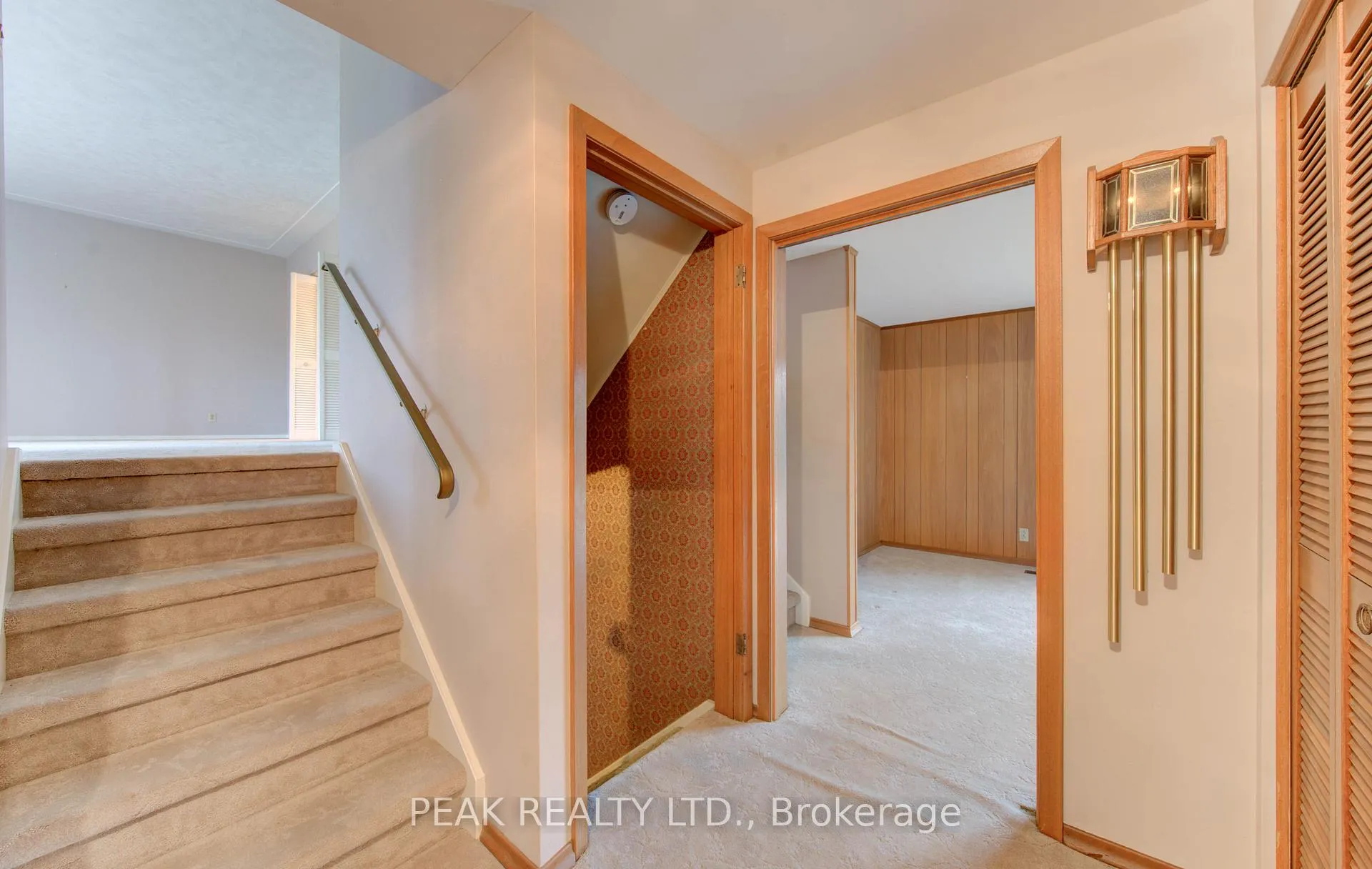 Photo 7 of 38 Glenwood Drive, Kitchener — HOMEH