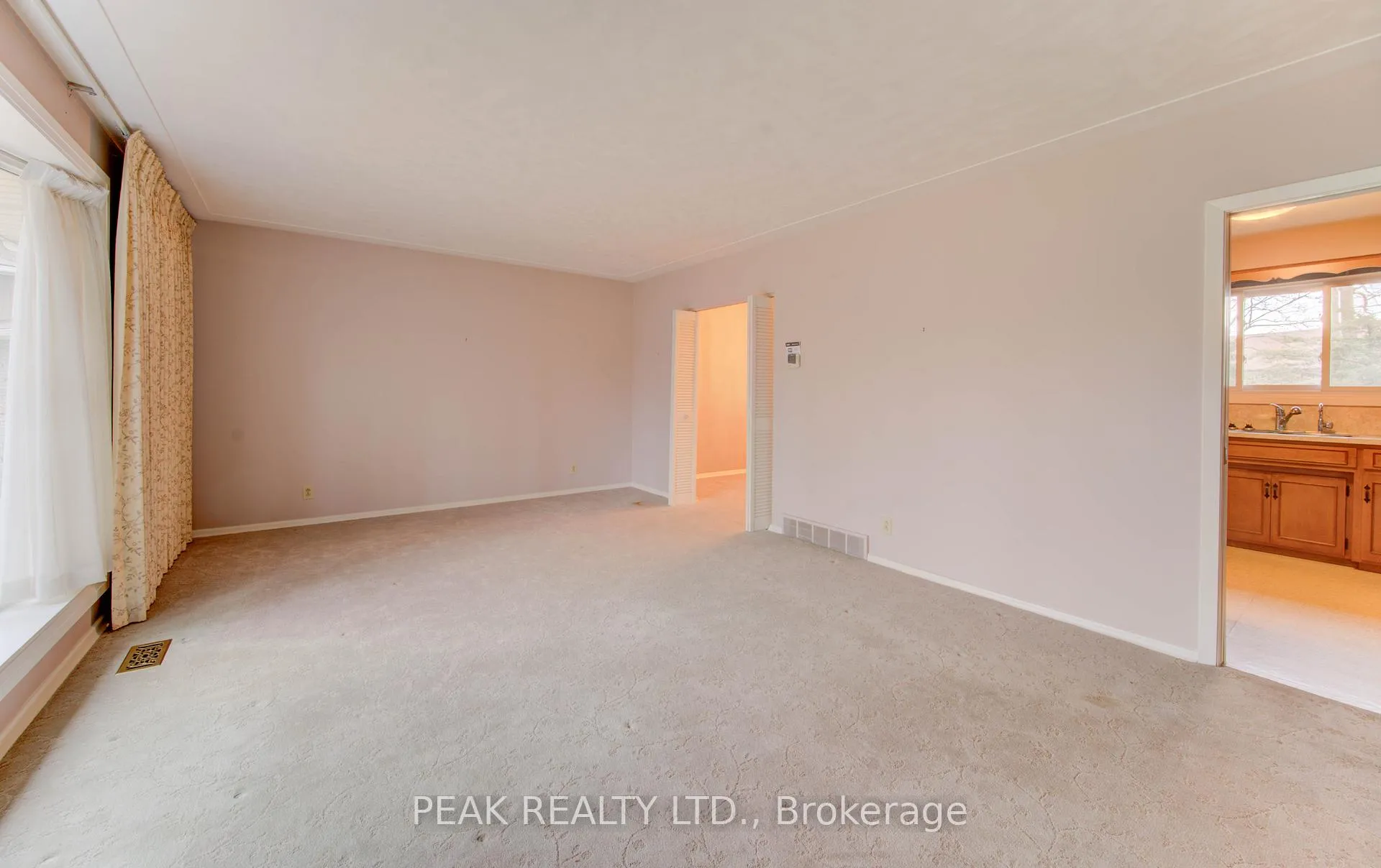 Photo 14 of 38 Glenwood Drive, Kitchener — HOMEH