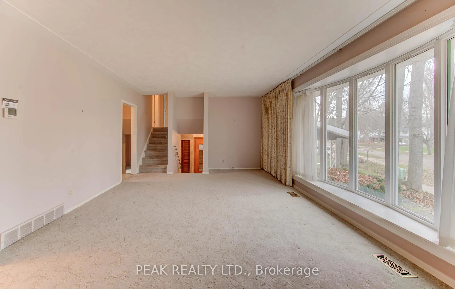 Photo 15 of 38 Glenwood Drive, Kitchener — HOMEH