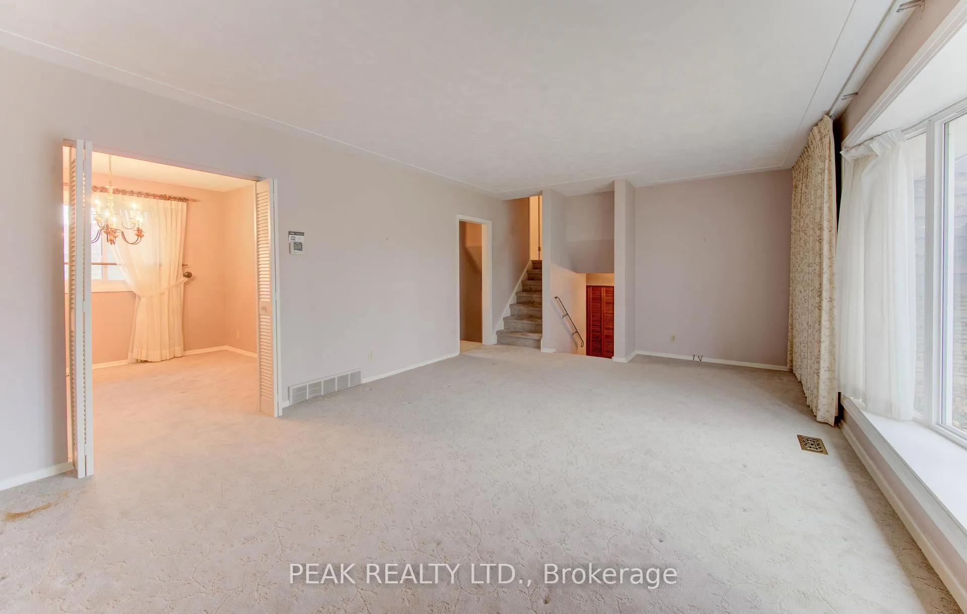 Photo 16 of 38 Glenwood Drive, Kitchener — HOMEH