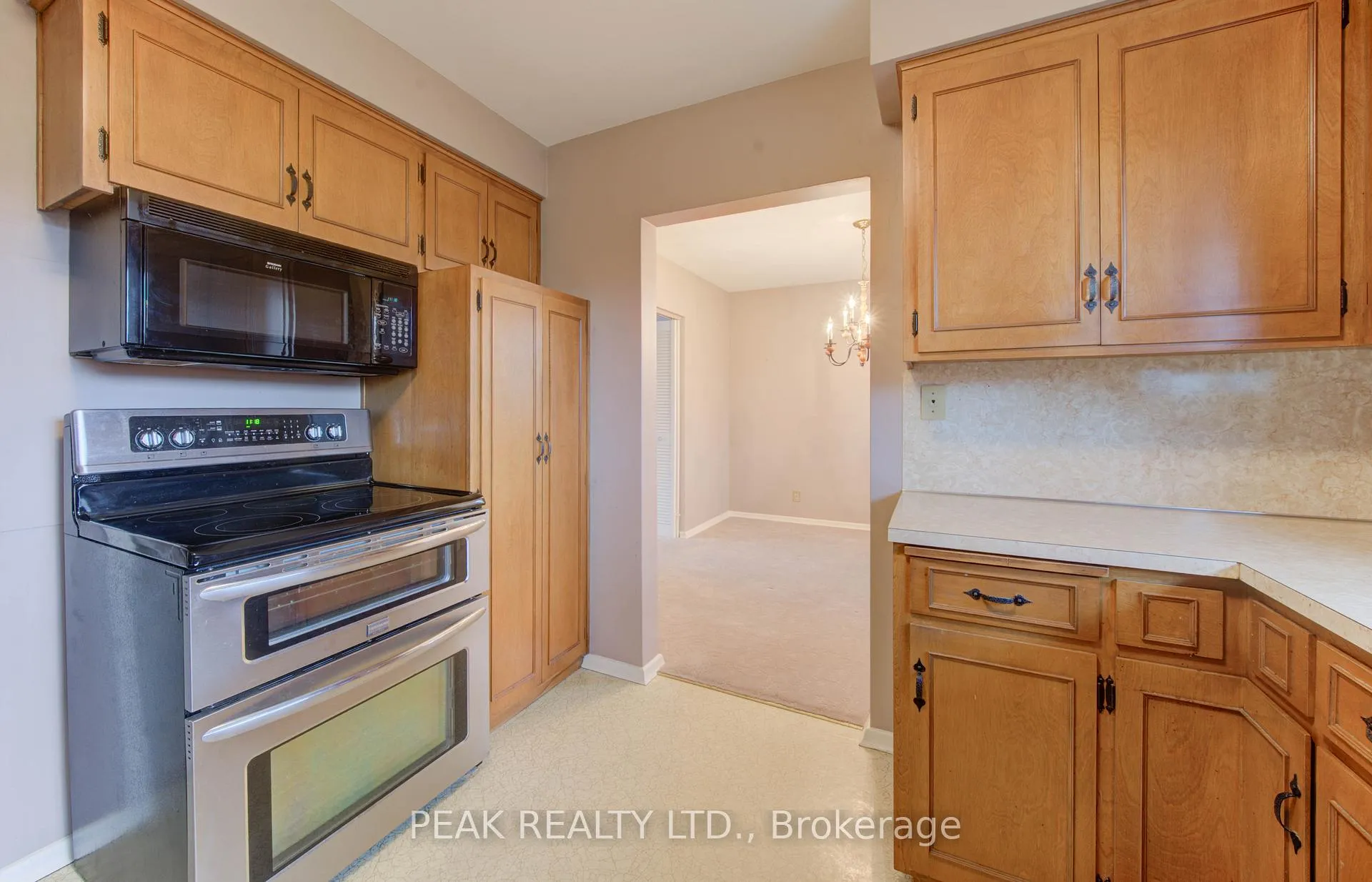 Photo 21 of 38 Glenwood Drive, Kitchener — HOMEH