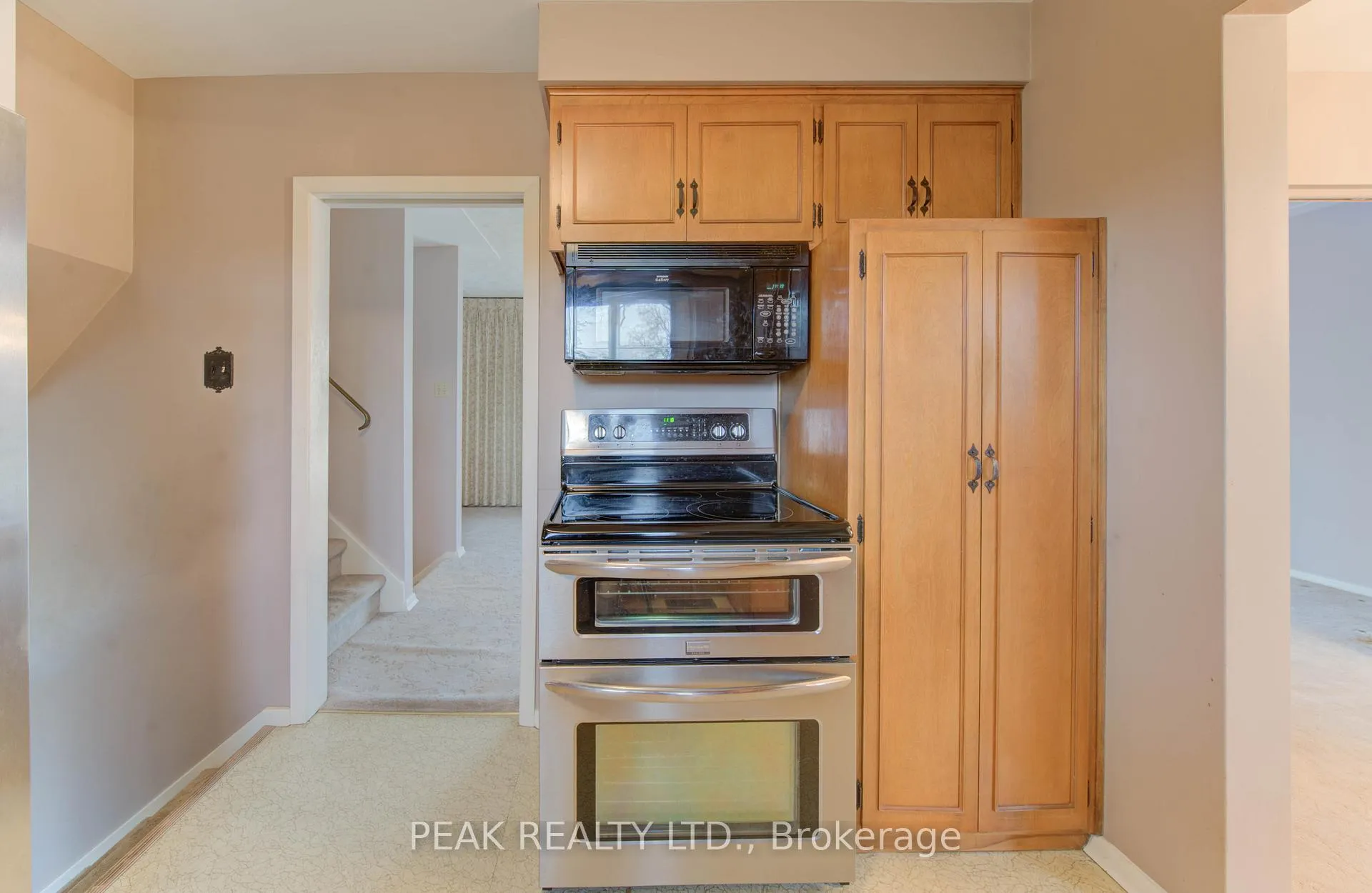 Photo 22 of 38 Glenwood Drive, Kitchener — HOMEH