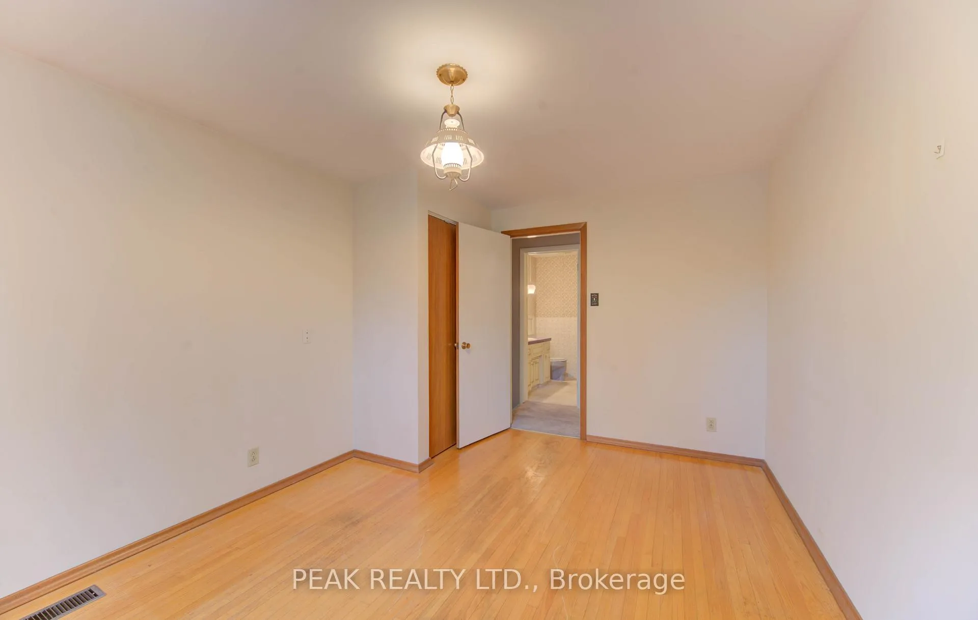 Photo 26 of 38 Glenwood Drive, Kitchener — HOMEH