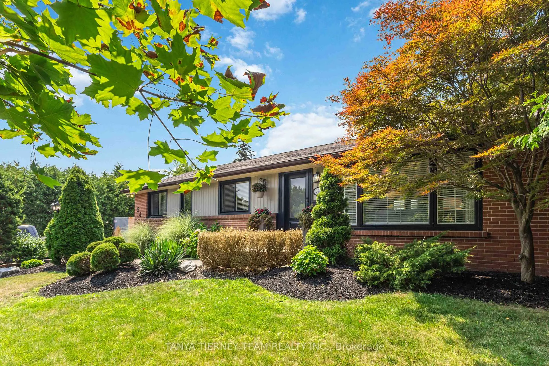 Photo 4 of 54 Montgomery Avenue, Whitby, Brooklin — HOMEH