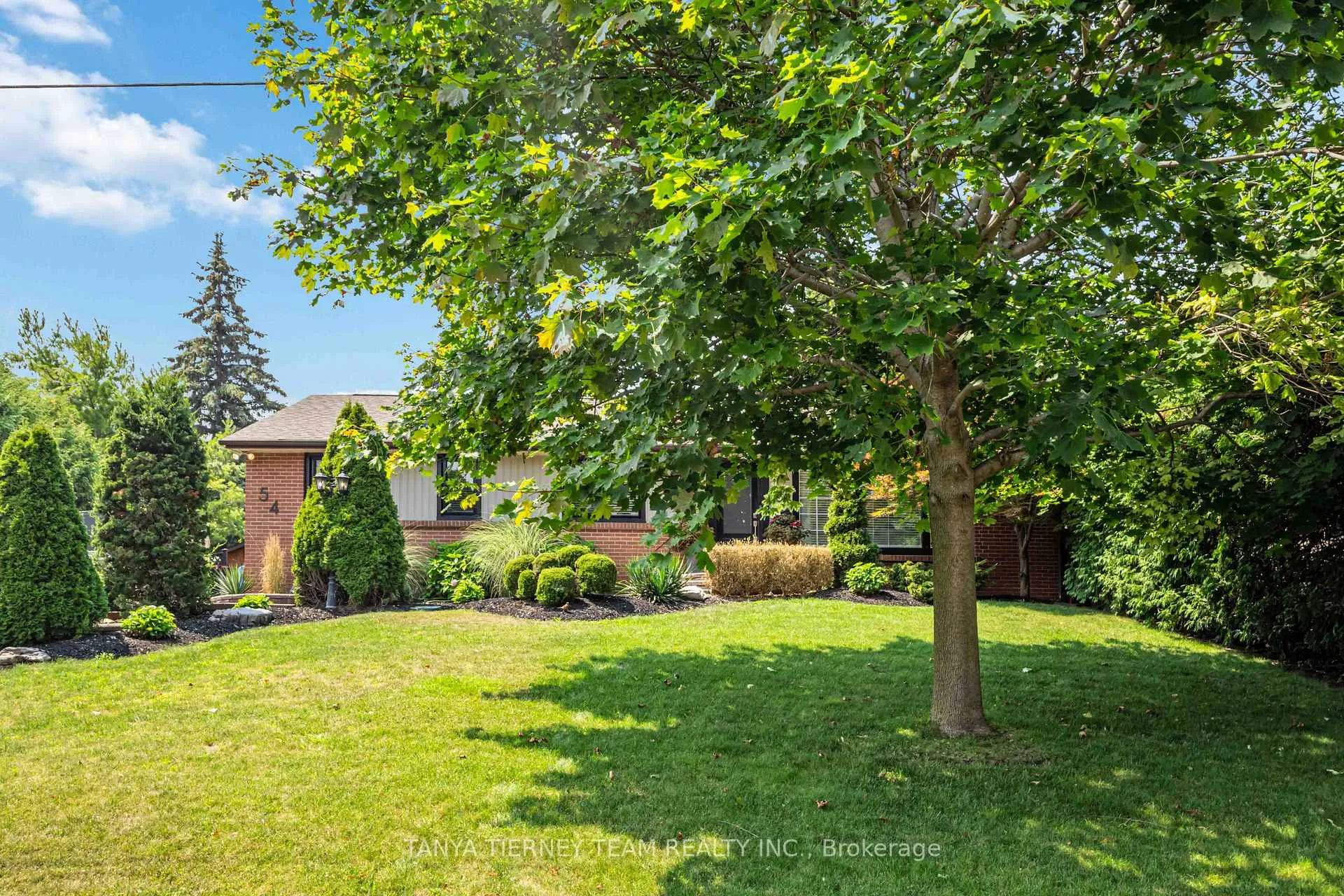 Photo 5 of 54 Montgomery Avenue, Whitby, Brooklin — HOMEH