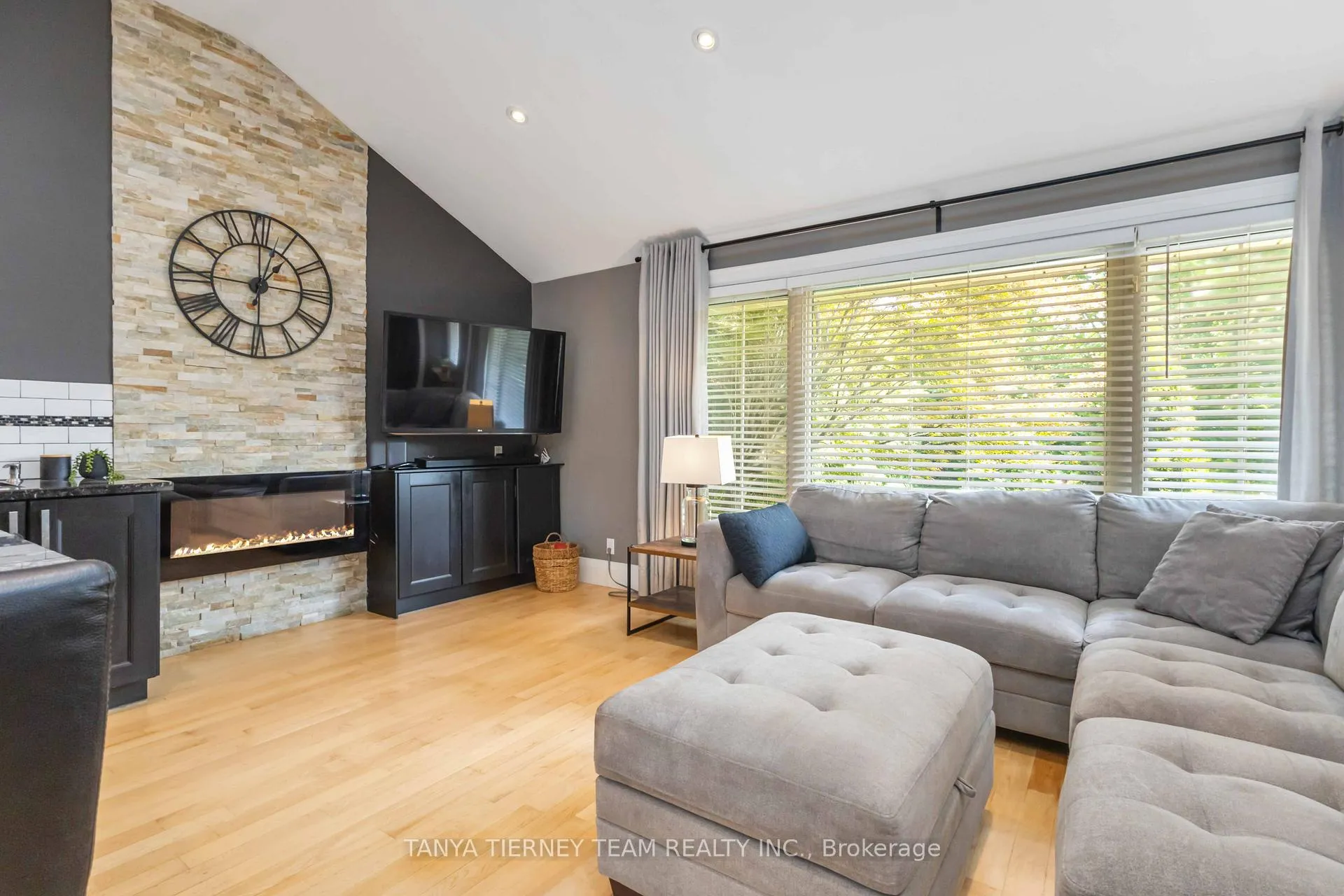 Photo 11 of 54 Montgomery Avenue, Whitby, Brooklin — HOMEH