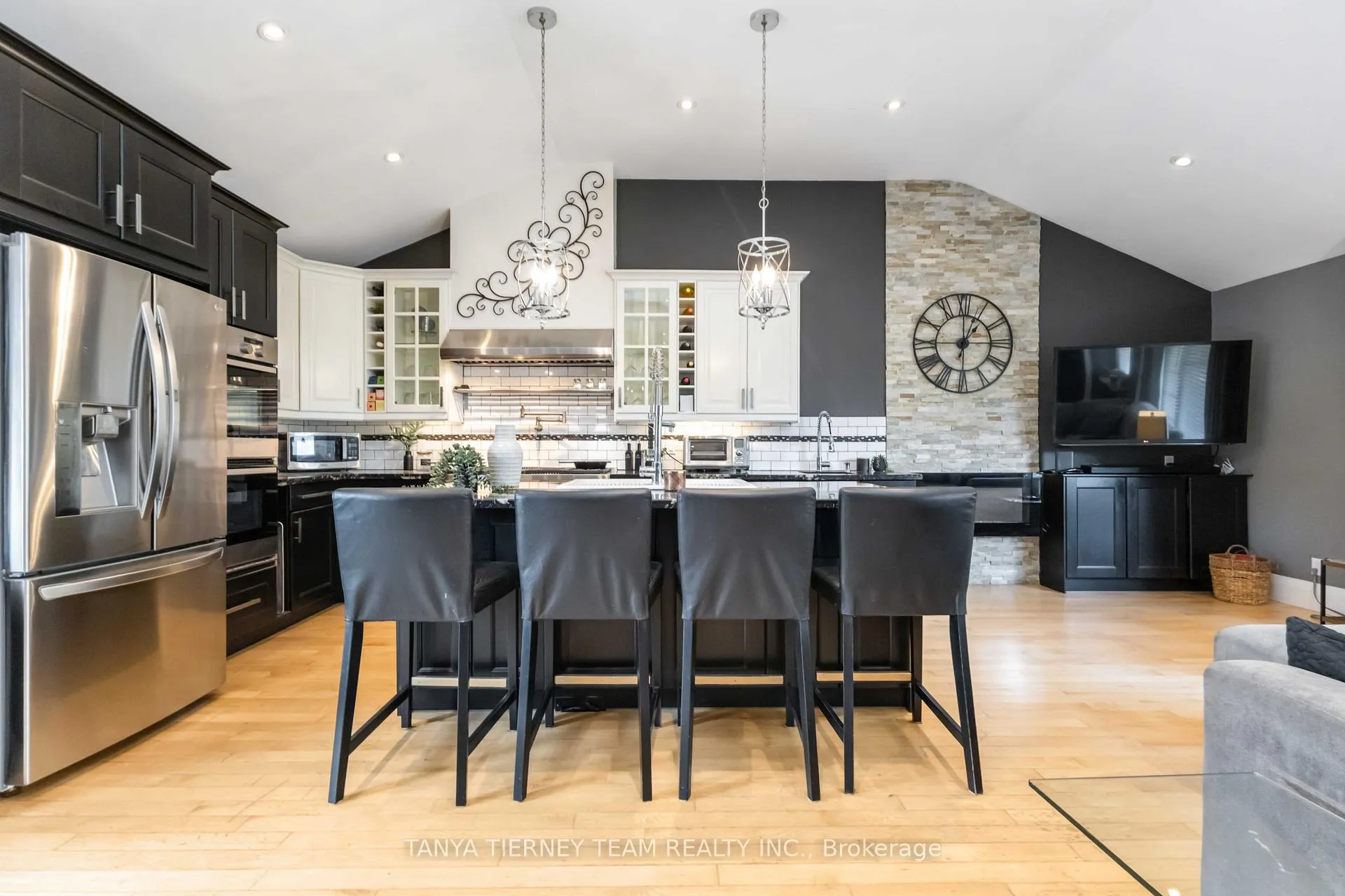 Photo 16 of 54 Montgomery Avenue, Whitby, Brooklin — HOMEH