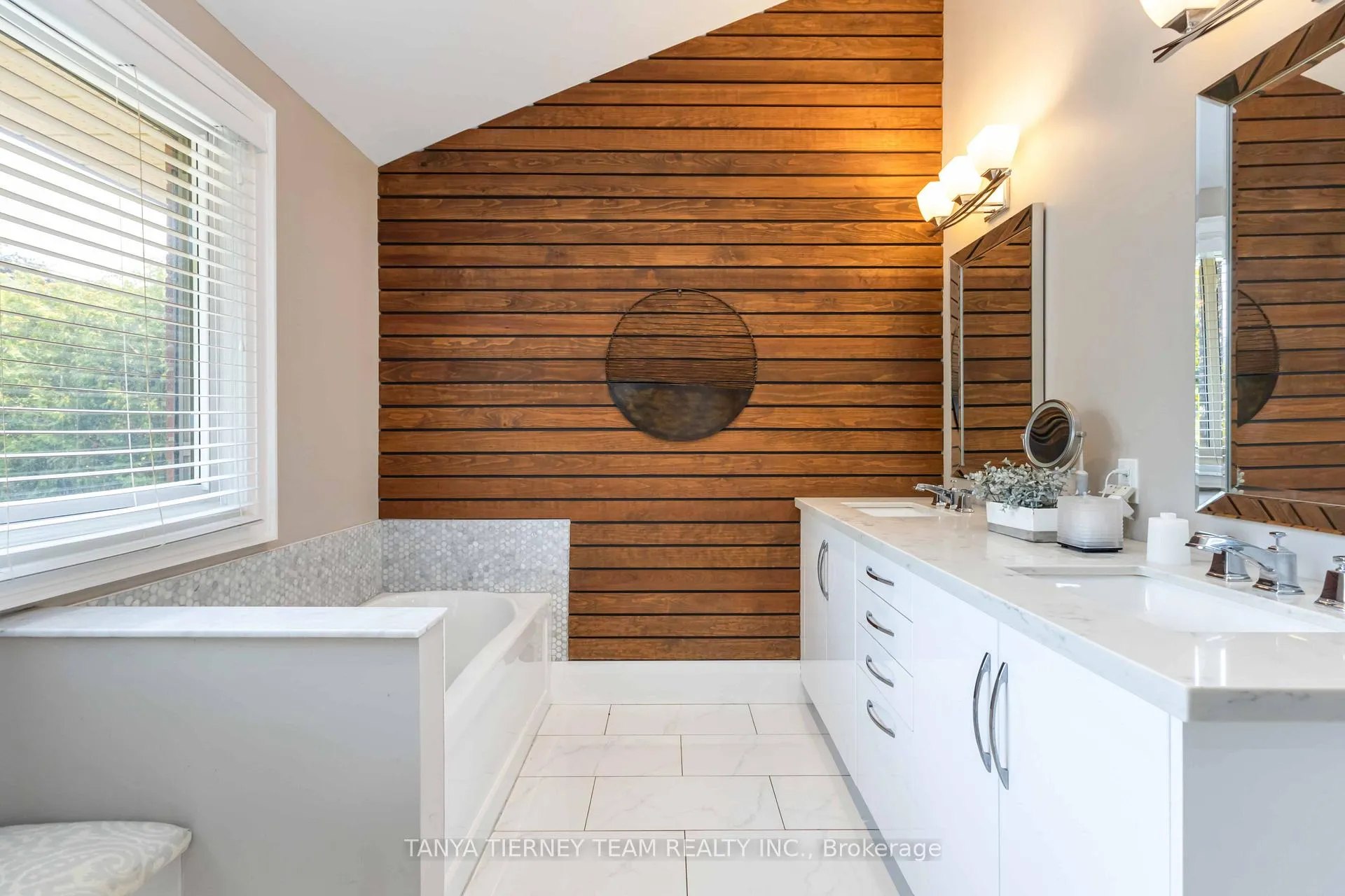 Photo 26 of 54 Montgomery Avenue, Whitby, Brooklin — HOMEH