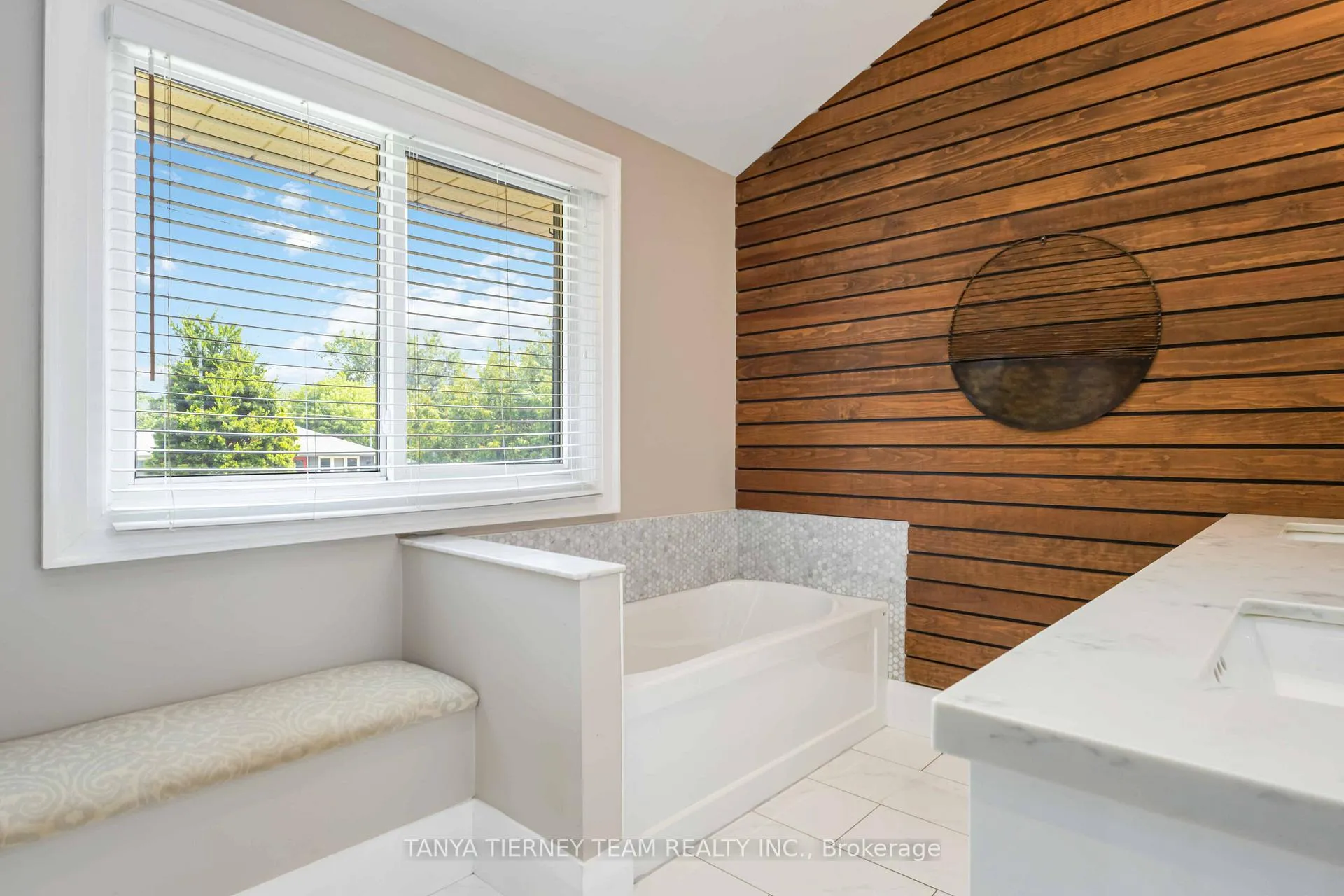 Photo 27 of 54 Montgomery Avenue, Whitby, Brooklin — HOMEH