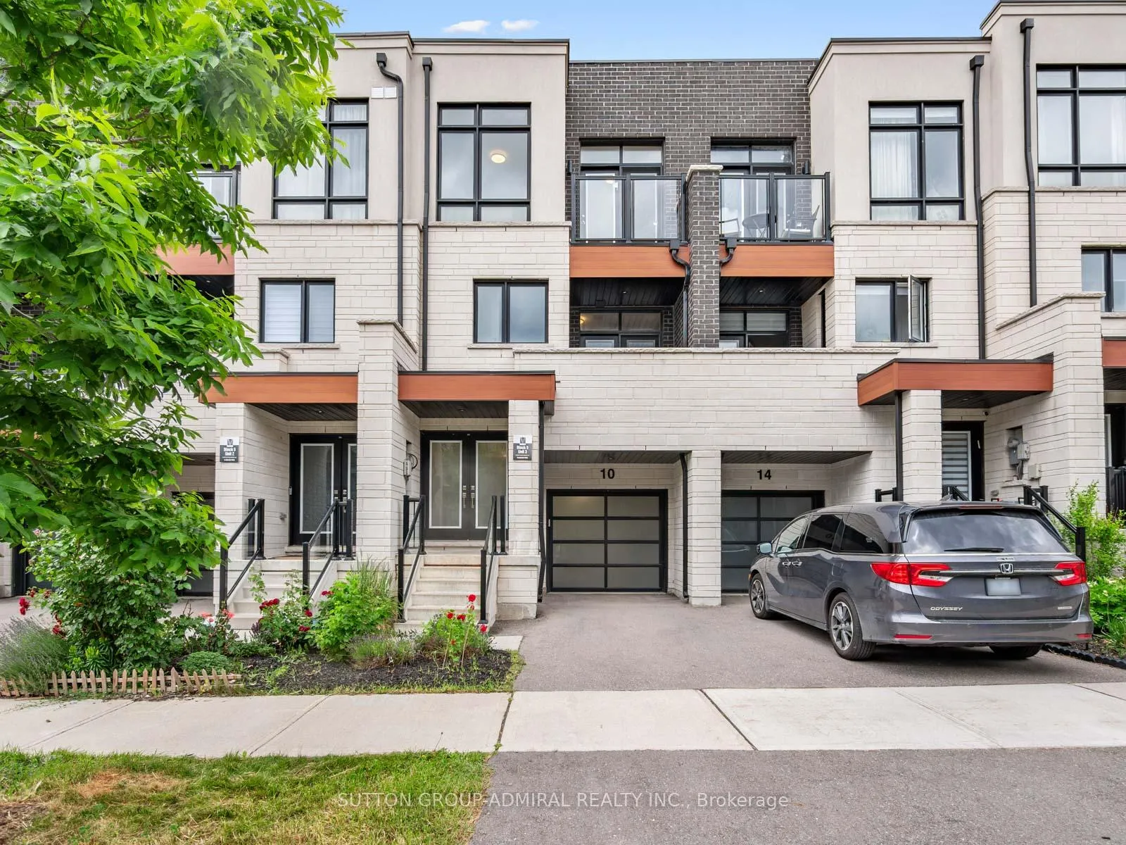 Photo 1 of 10 Golden Trail, Vaughan, Patterson — HOMEH