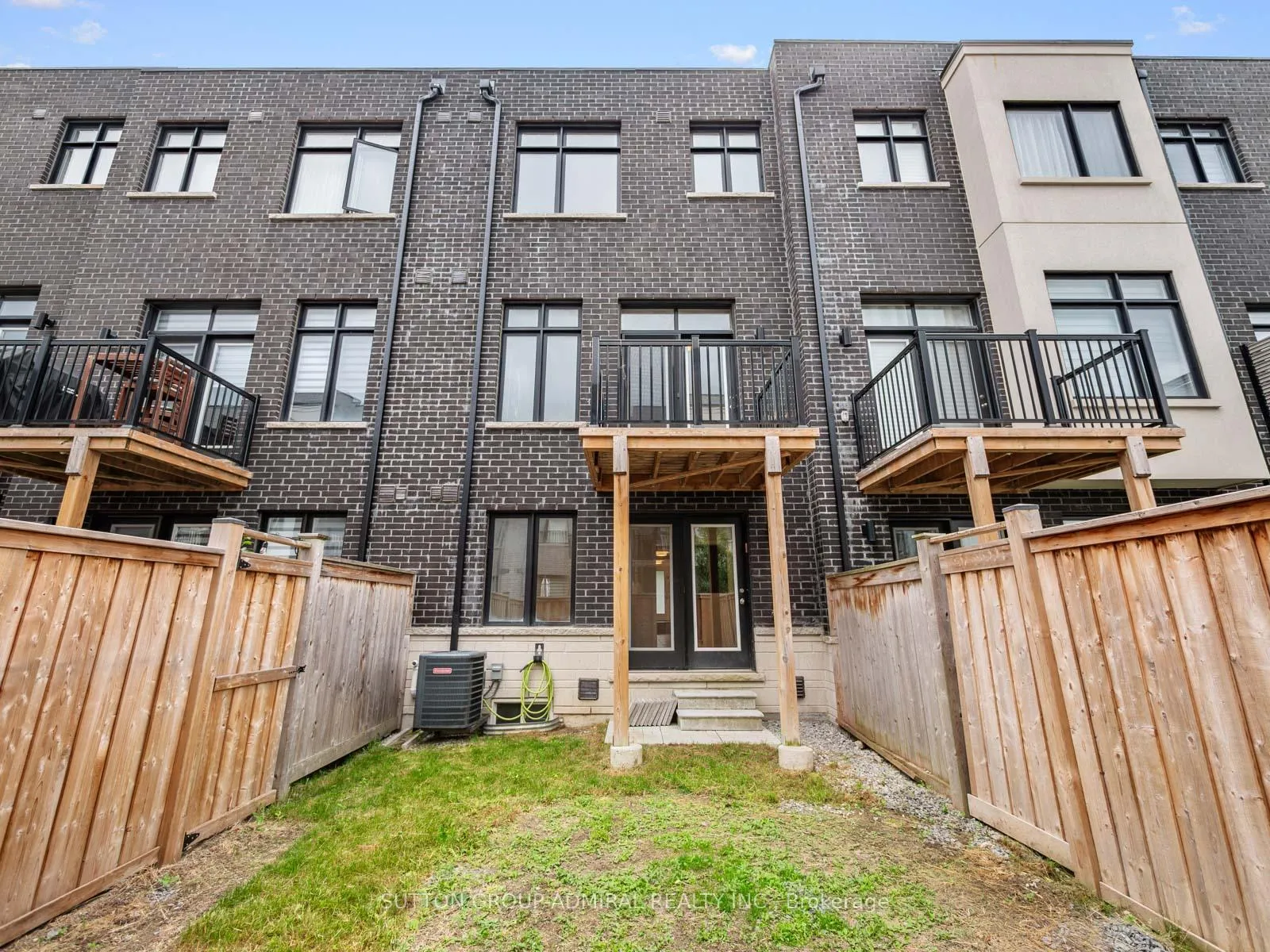 Photo 29 of 10 Golden Trail, Vaughan, Patterson — HOMEH