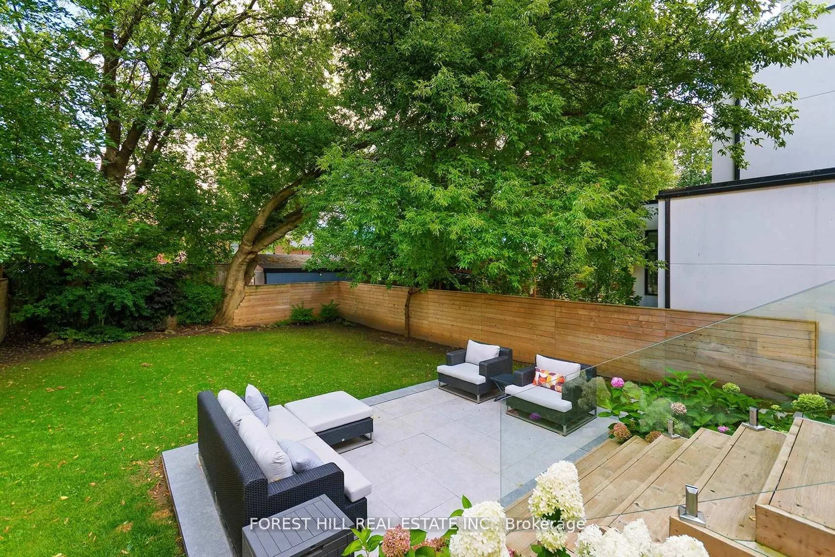 Photo 35 of 9 Peveril Hill S, Toronto, Humewood-Cedarvale — HOMEH