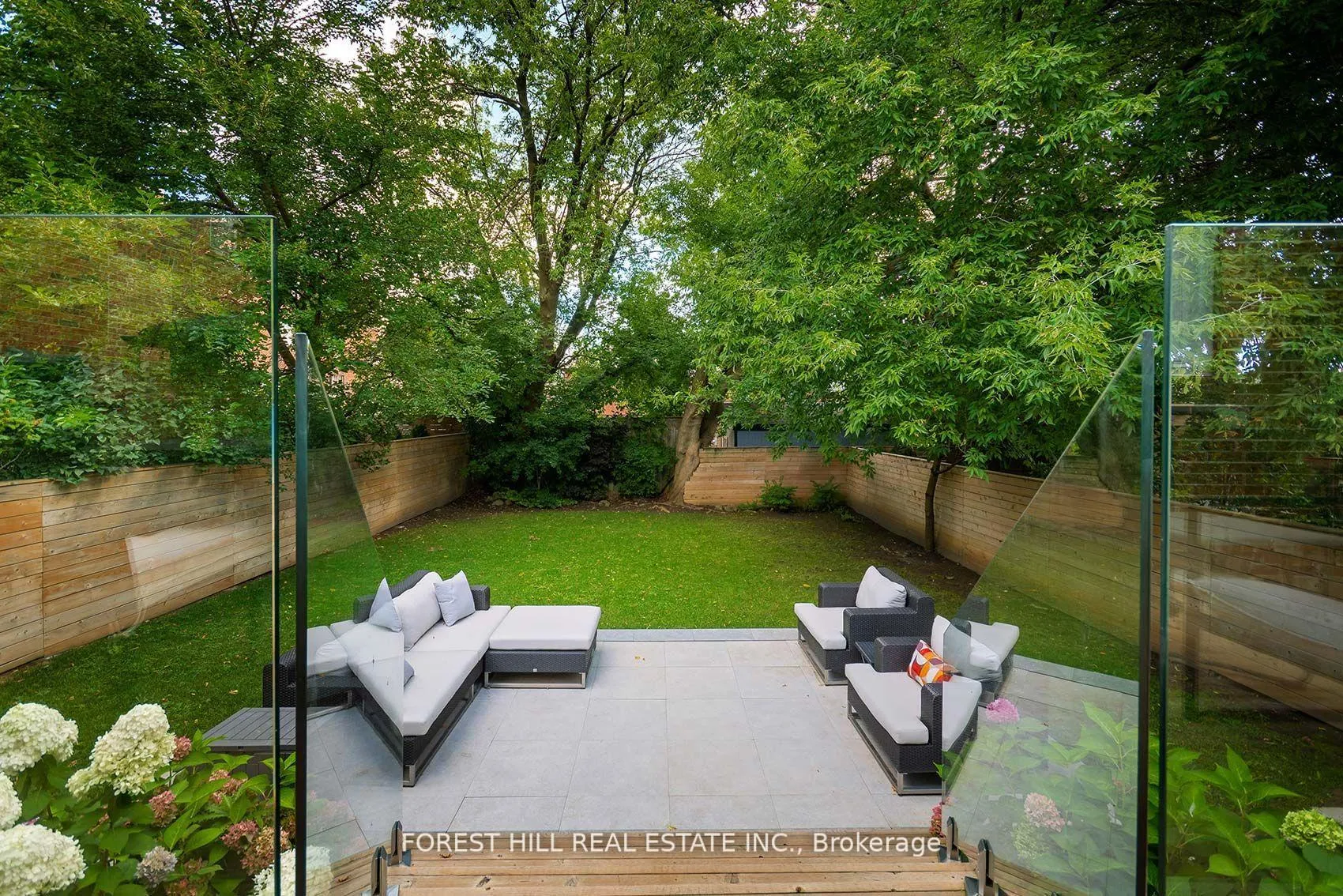 Photo 37 of 9 Peveril Hill S, Toronto, Humewood-Cedarvale — HOMEH