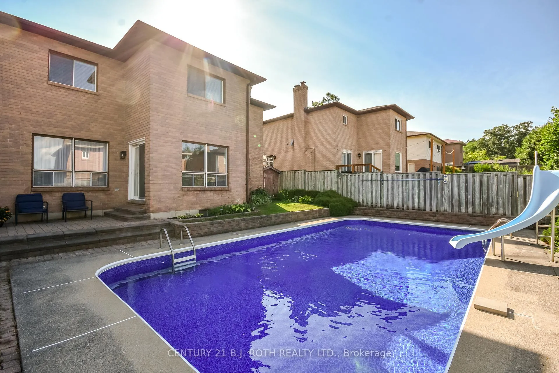 Photo 2 of 25 Keats Drive, Barrie, Letitia Heights — HOMEH