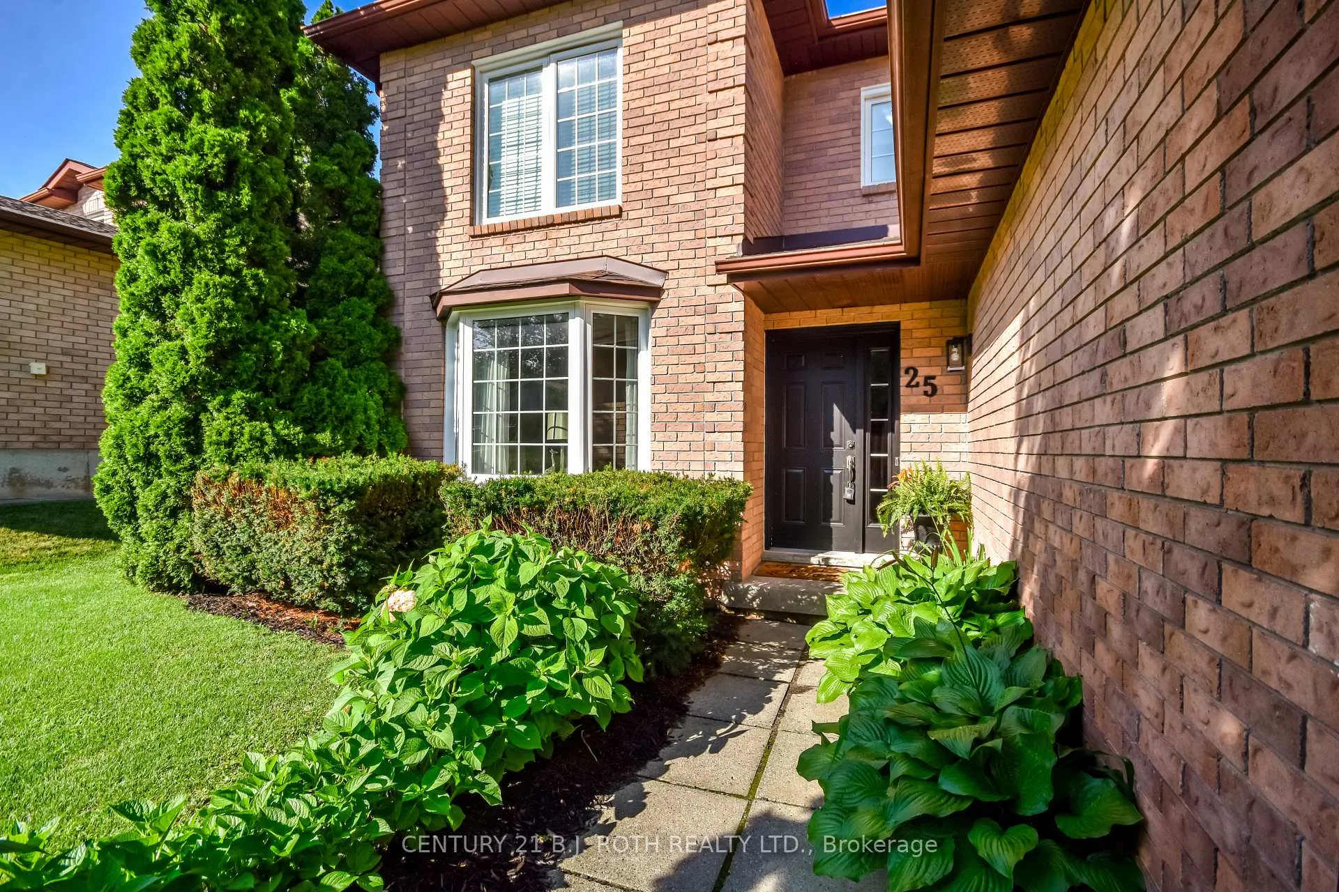 Photo 3 of 25 Keats Drive, Barrie, Letitia Heights — HOMEH