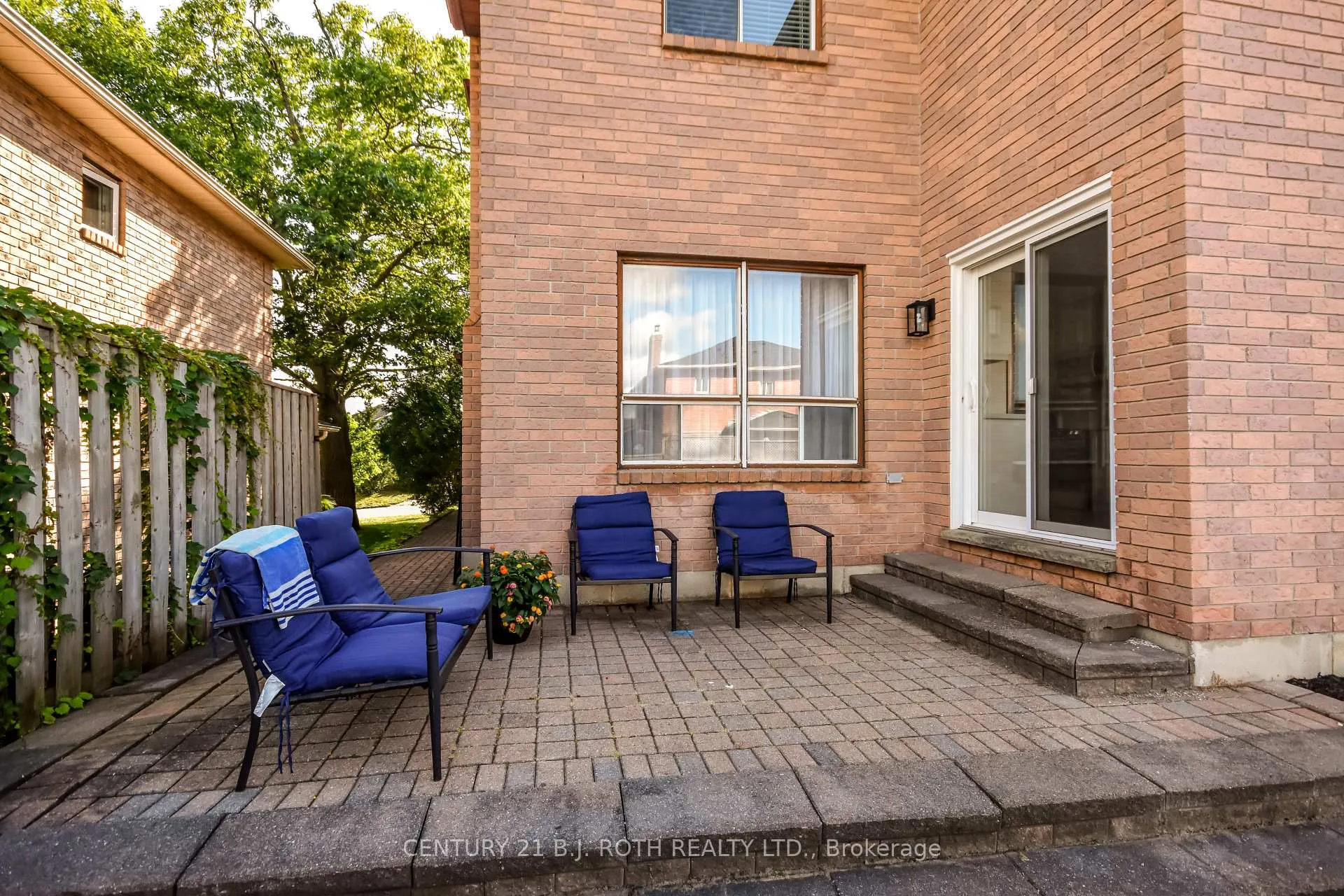 Photo 13 of 25 Keats Drive, Barrie, Letitia Heights — HOMEH
