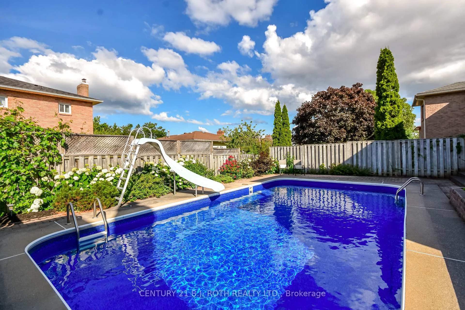 Photo 14 of 25 Keats Drive, Barrie, Letitia Heights — HOMEH