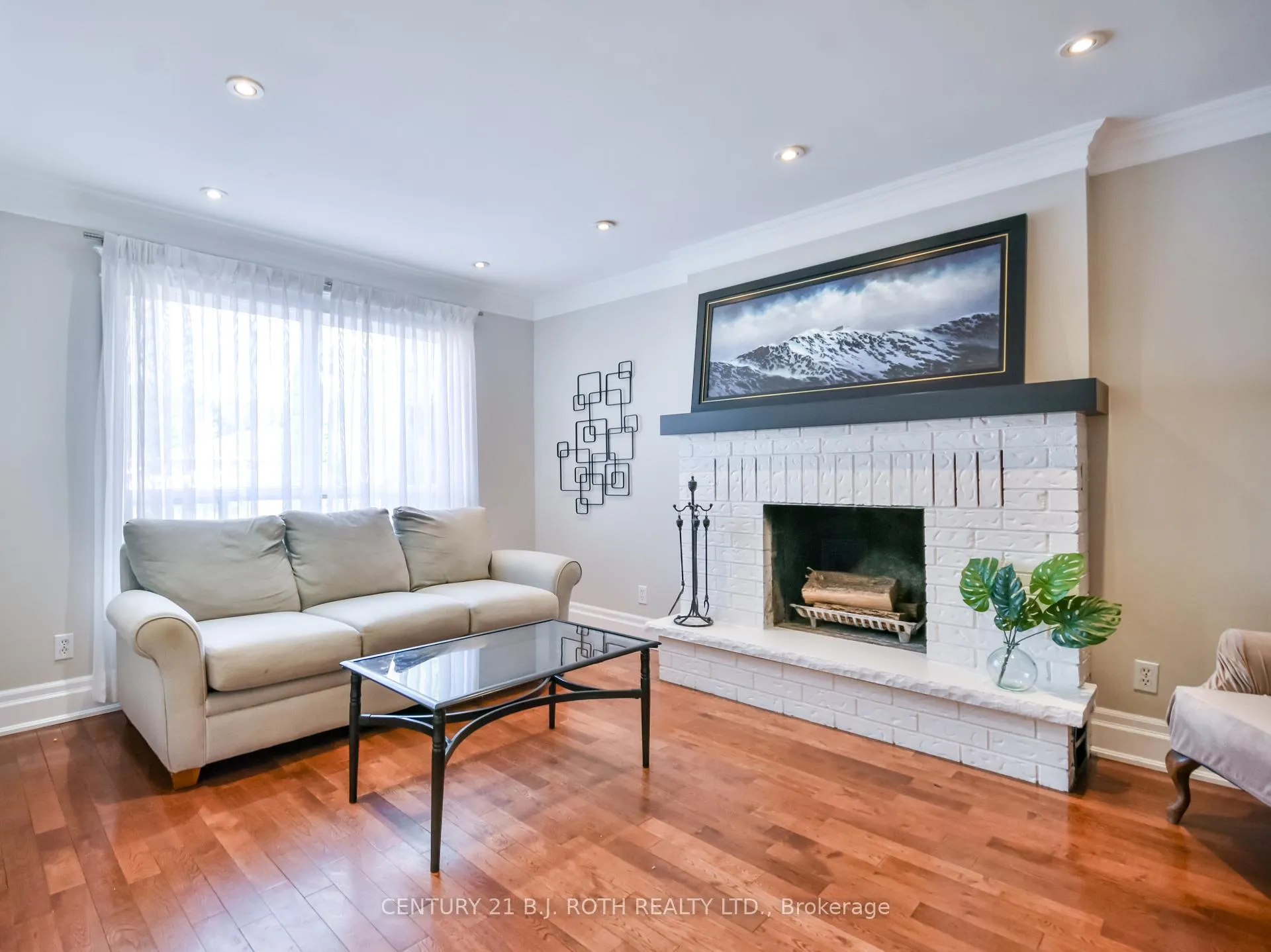 Photo 16 of 25 Keats Drive, Barrie, Letitia Heights — HOMEH
