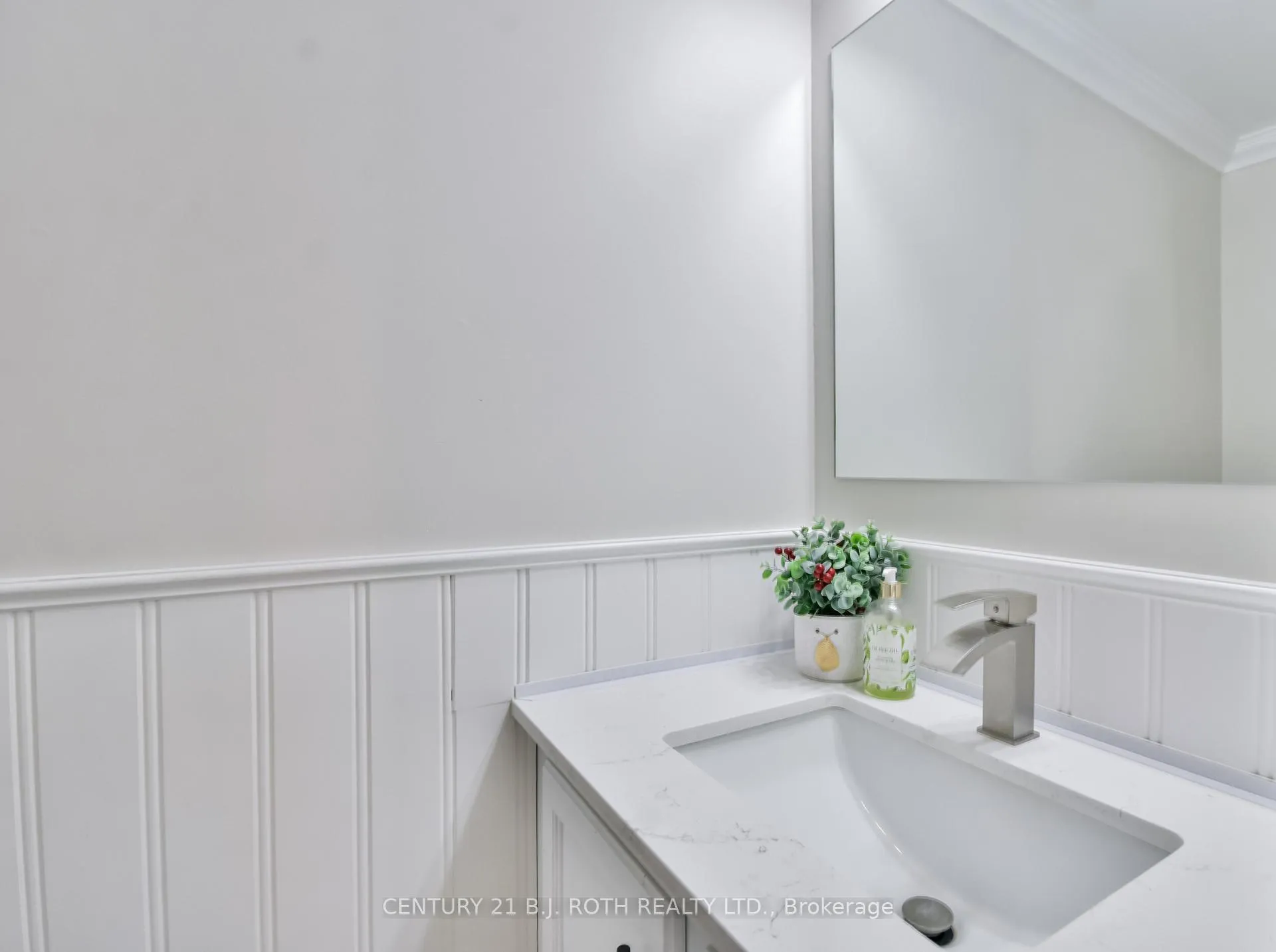 Photo 17 of 25 Keats Drive, Barrie, Letitia Heights — HOMEH