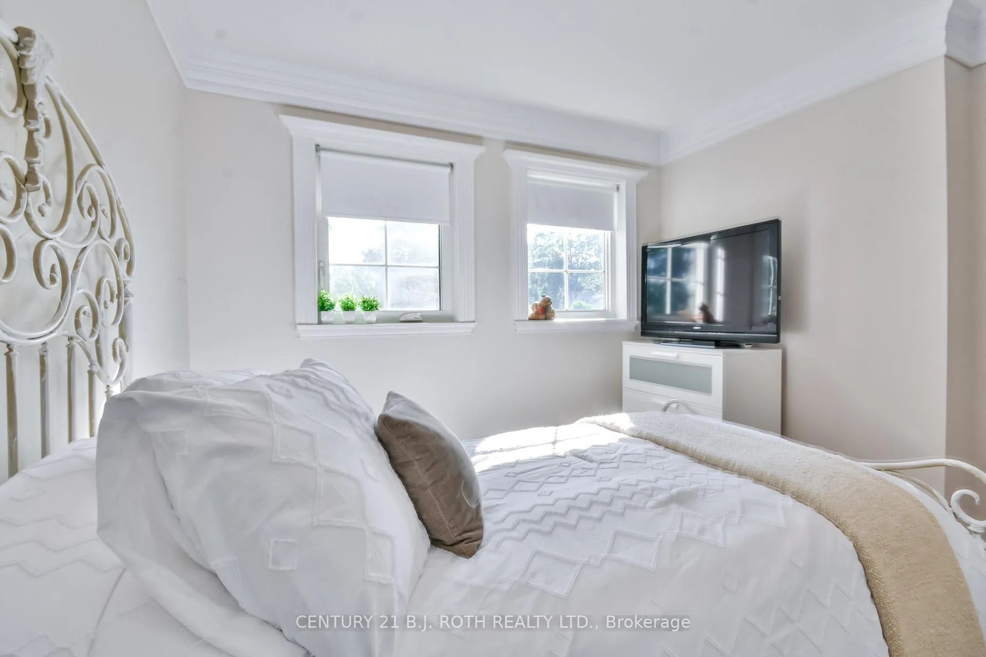 Photo 20 of 25 Keats Drive, Barrie, Letitia Heights — HOMEH