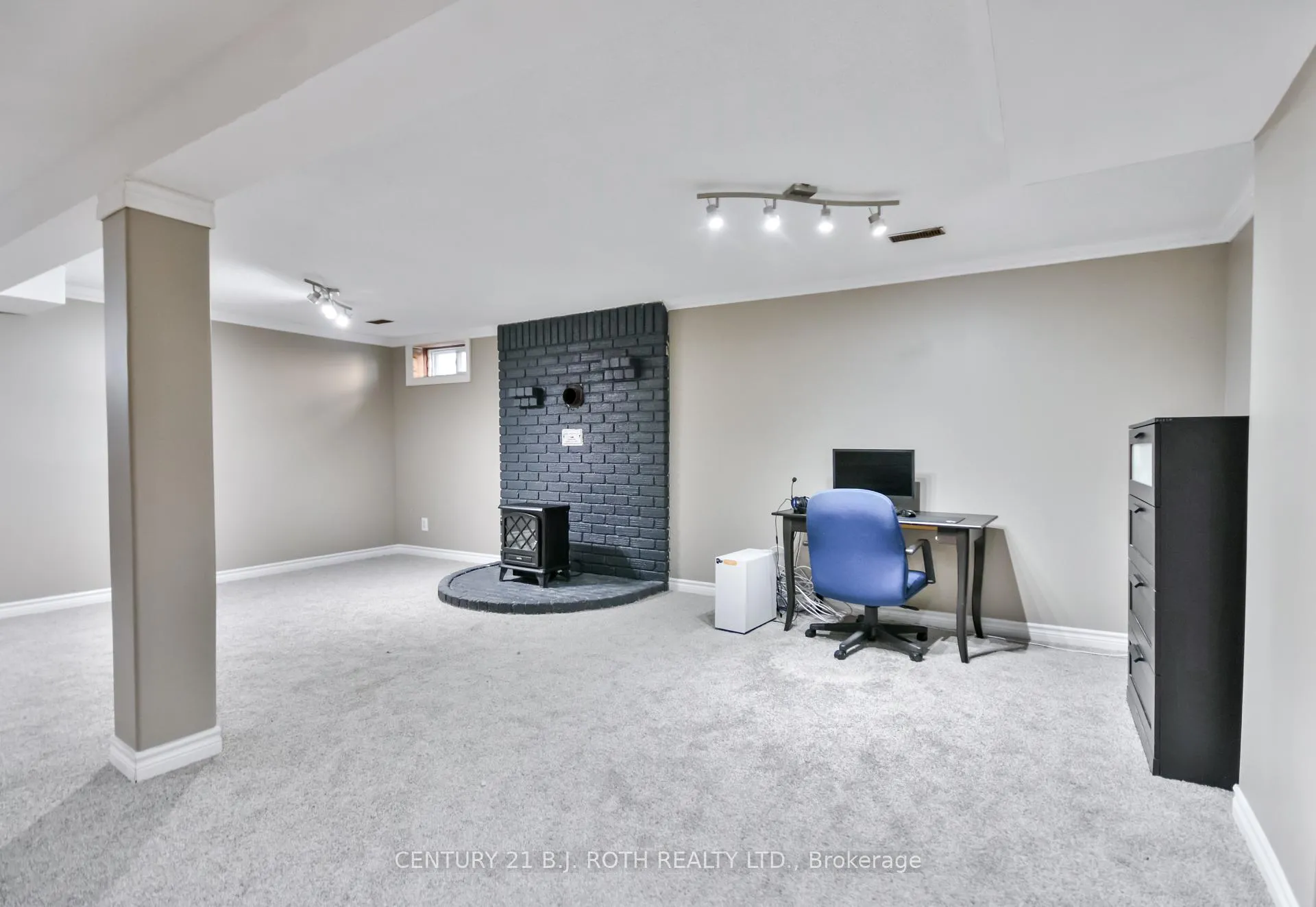 Photo 32 of 25 Keats Drive, Barrie, Letitia Heights — HOMEH
