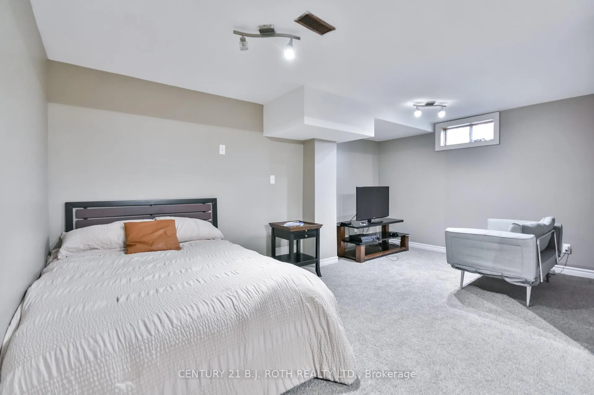 Photo 33 of 25 Keats Drive, Barrie, Letitia Heights — HOMEH