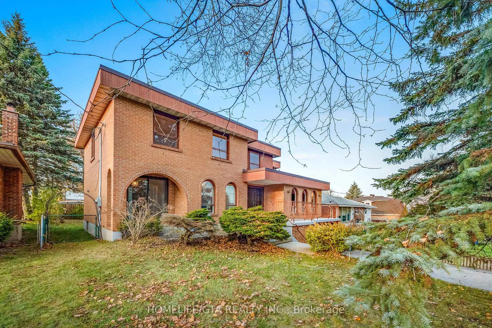Photo 3 of 28 Wilkins Drive, Kitchener — HOMEH