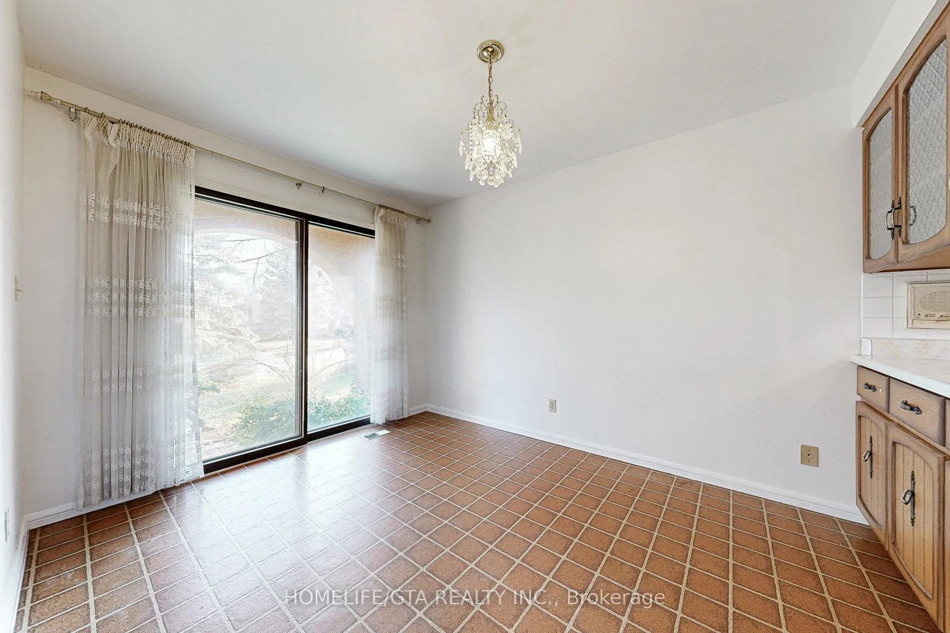 Photo 12 of 28 Wilkins Drive, Kitchener — HOMEH