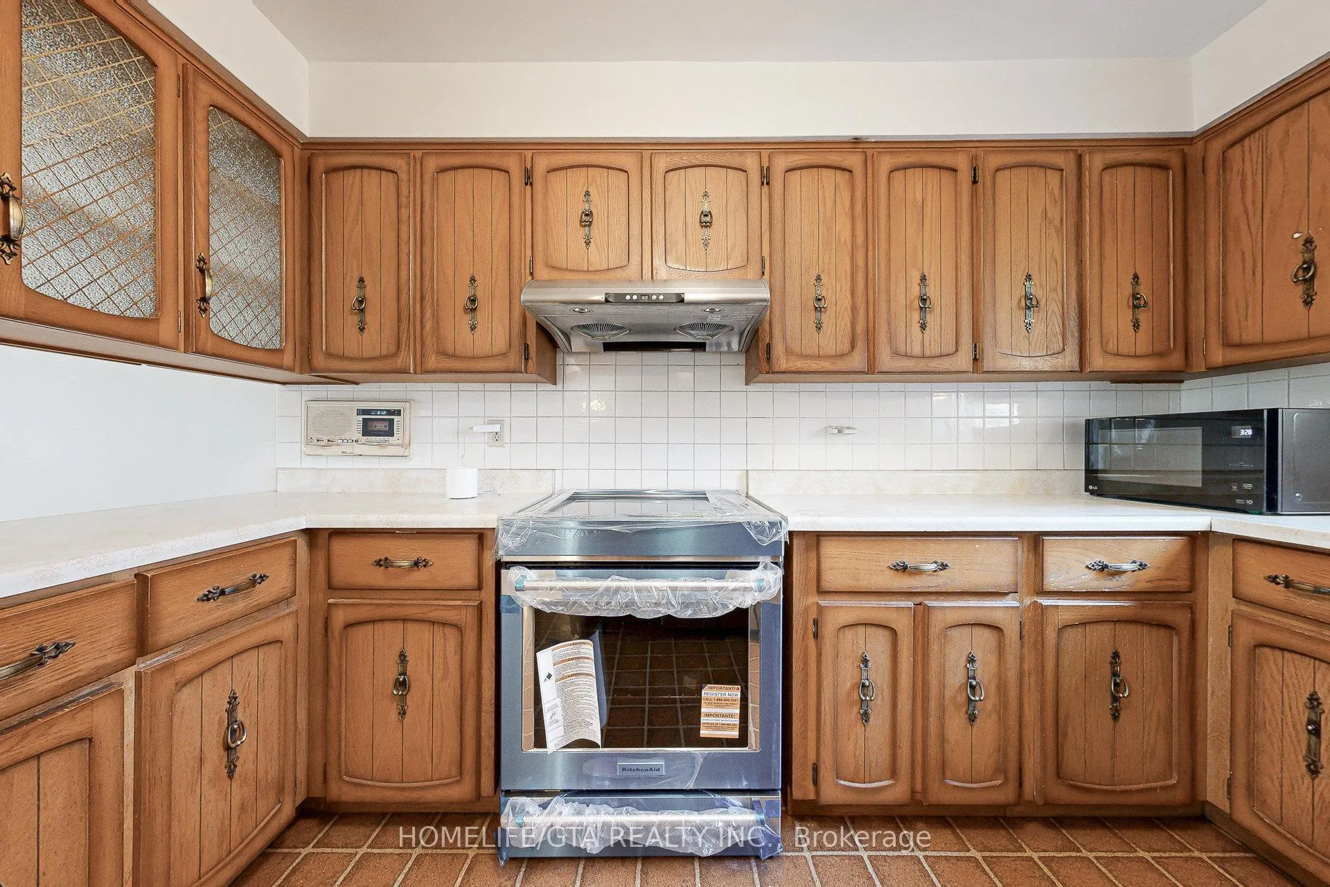 Photo 14 of 28 Wilkins Drive, Kitchener — HOMEH