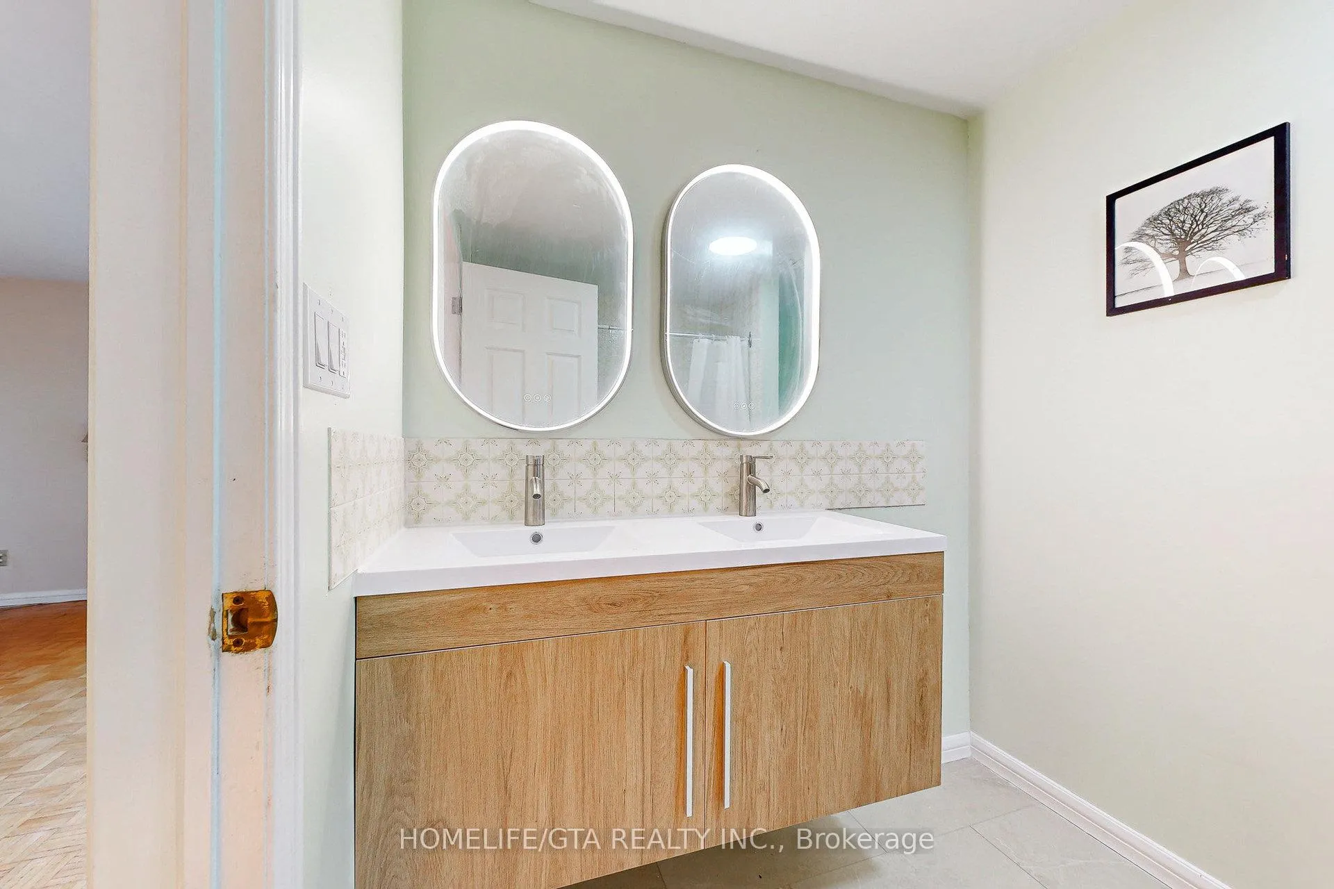 Photo 24 of 28 Wilkins Drive, Kitchener — HOMEH