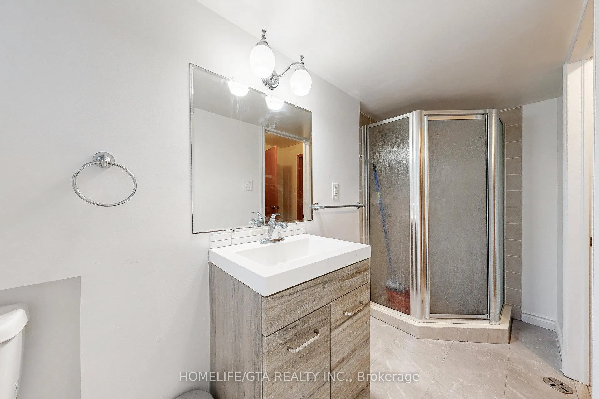 Photo 34 of 28 Wilkins Drive, Kitchener — HOMEH