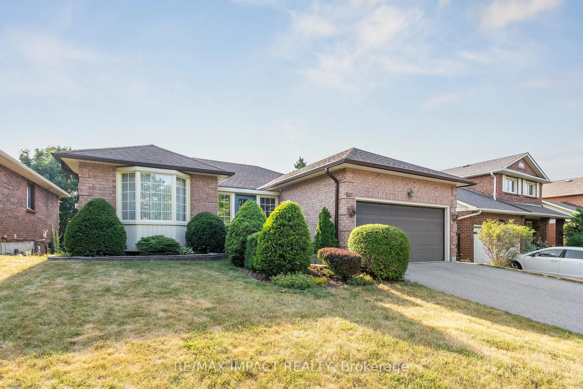 Photo 2 of 145 Hialeah Crescent, Whitby, Blue Grass Meadows — HOMEH