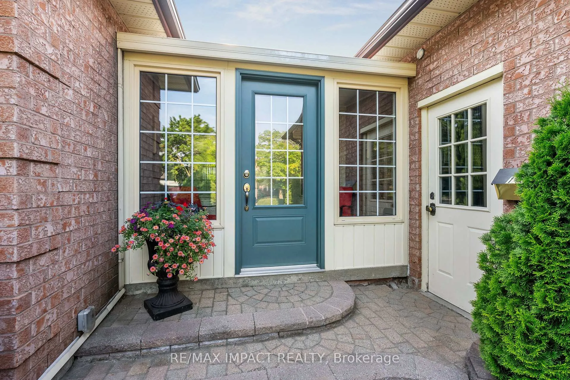 Photo 3 of 145 Hialeah Crescent, Whitby, Blue Grass Meadows — HOMEH