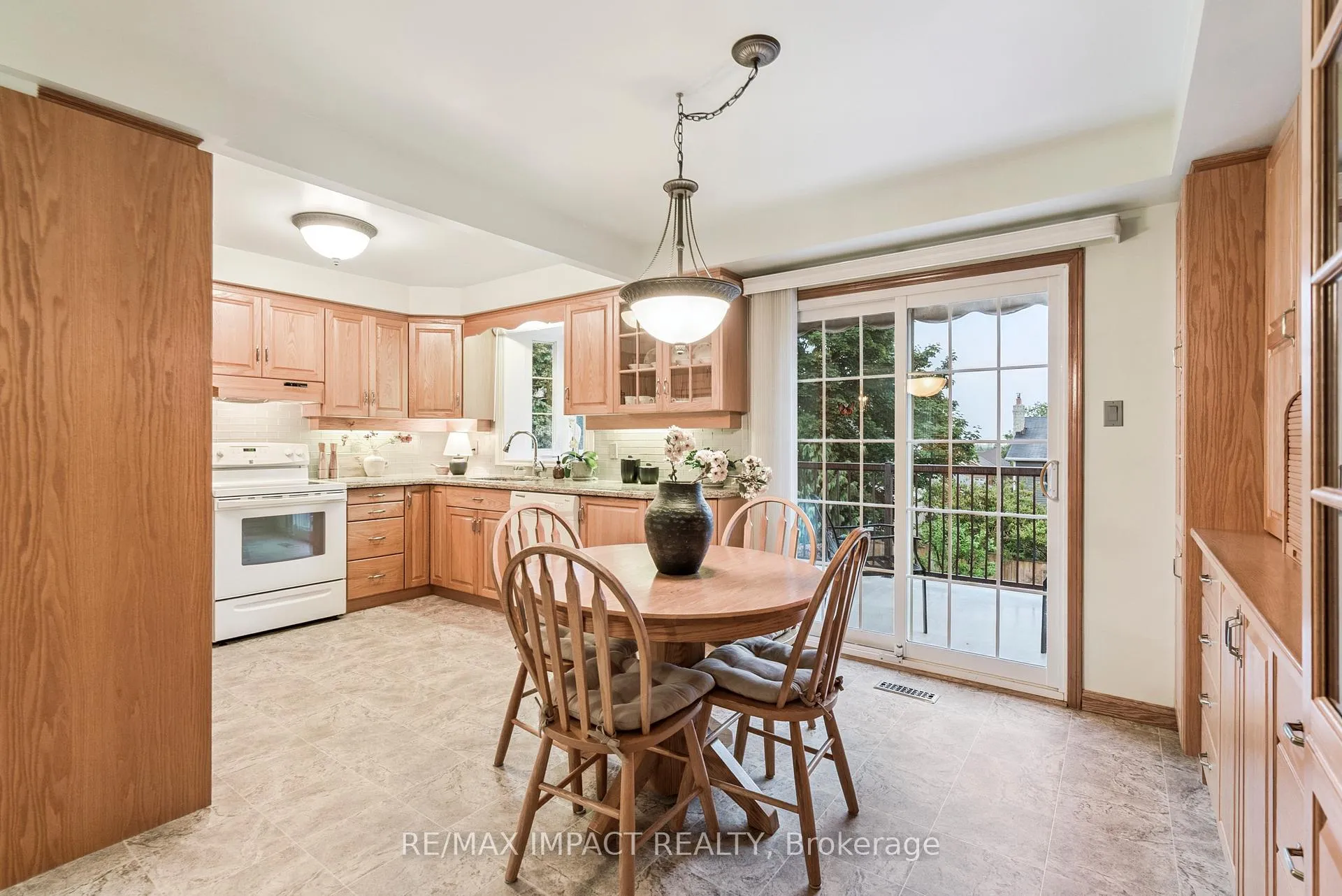 Photo 10 of 145 Hialeah Crescent, Whitby, Blue Grass Meadows — HOMEH