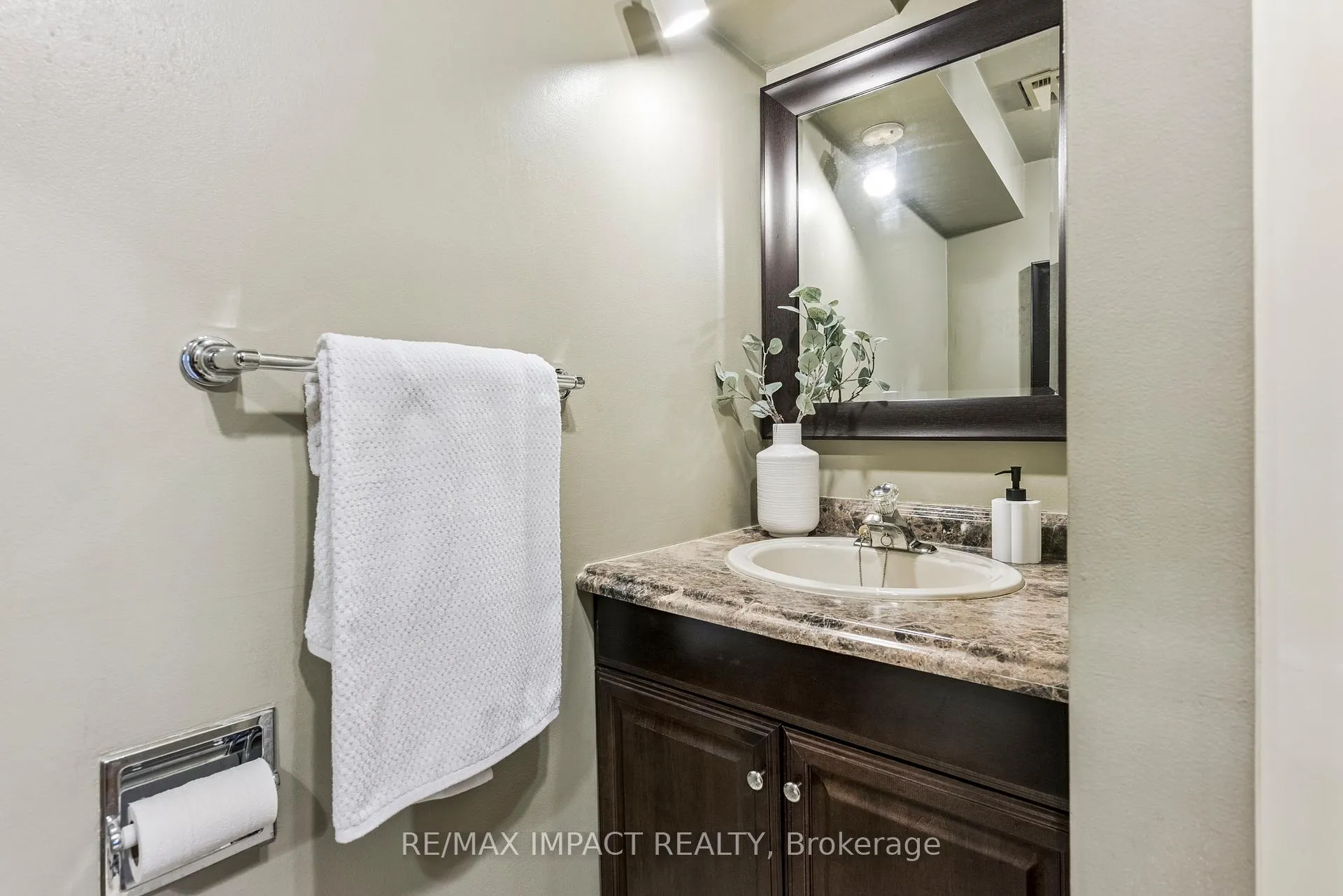 Photo 17 of 145 Hialeah Crescent, Whitby, Blue Grass Meadows — HOMEH