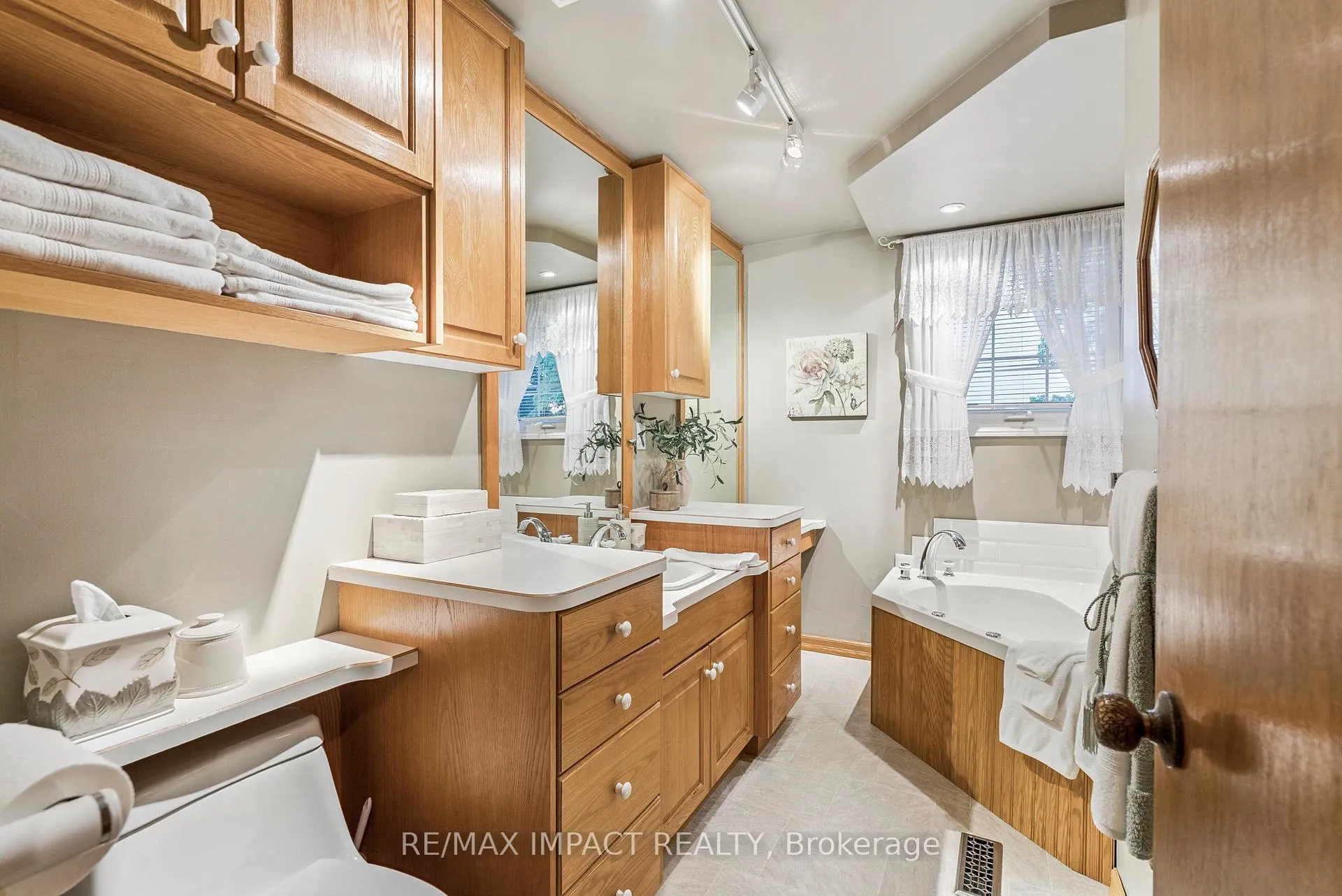 Photo 24 of 145 Hialeah Crescent, Whitby, Blue Grass Meadows — HOMEH