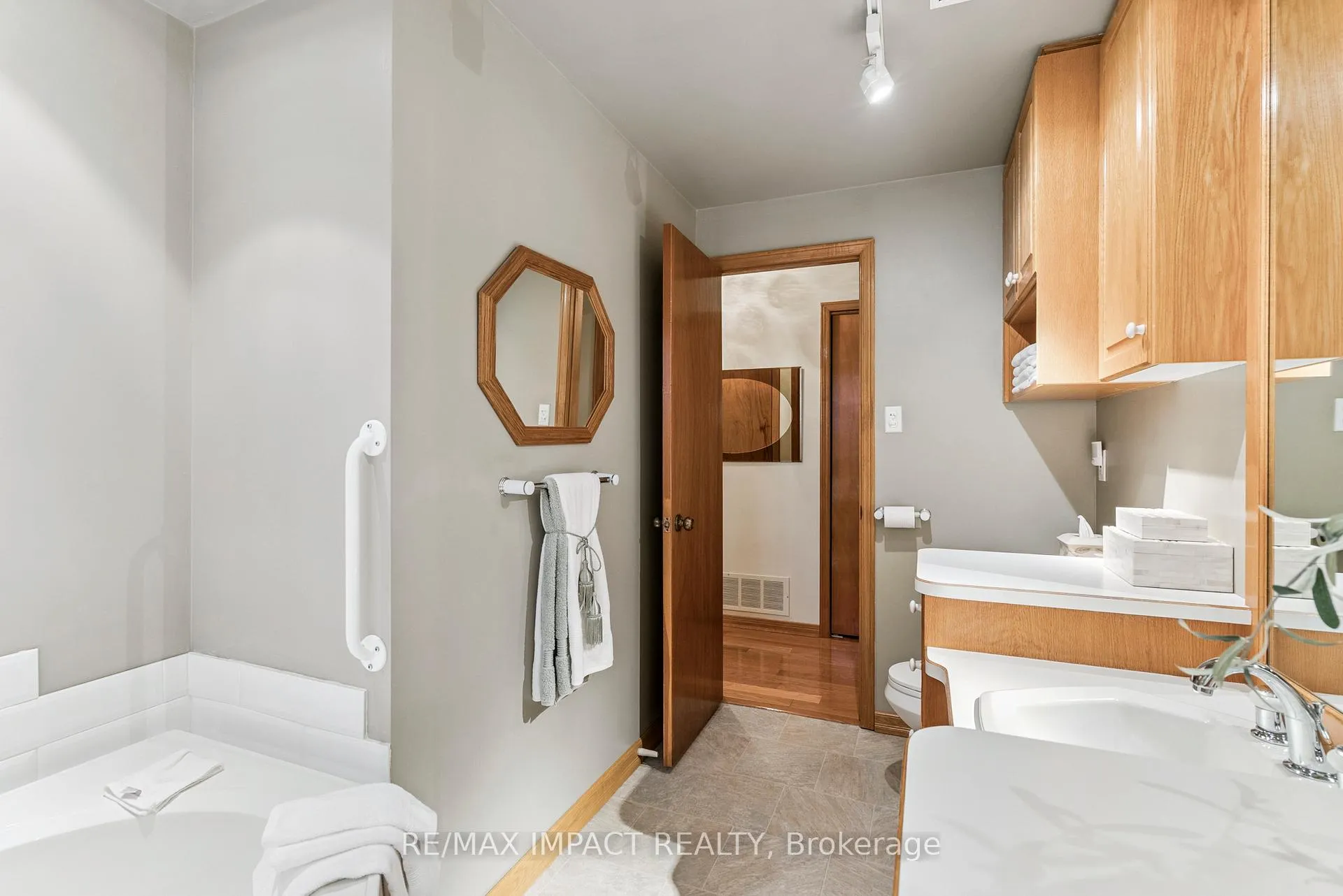 Photo 25 of 145 Hialeah Crescent, Whitby, Blue Grass Meadows — HOMEH