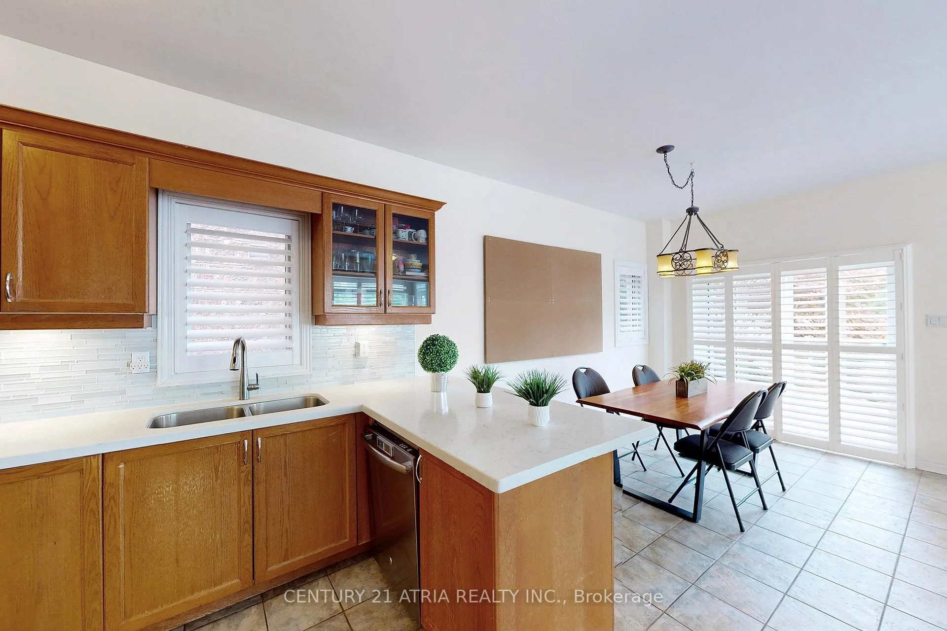 Photo 10 of 53 Country Glen Road, Markham, Cornell — HOMEH