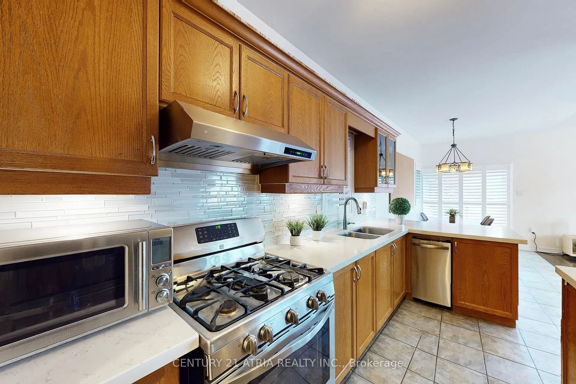 Photo 12 of 53 Country Glen Road, Markham, Cornell — HOMEH