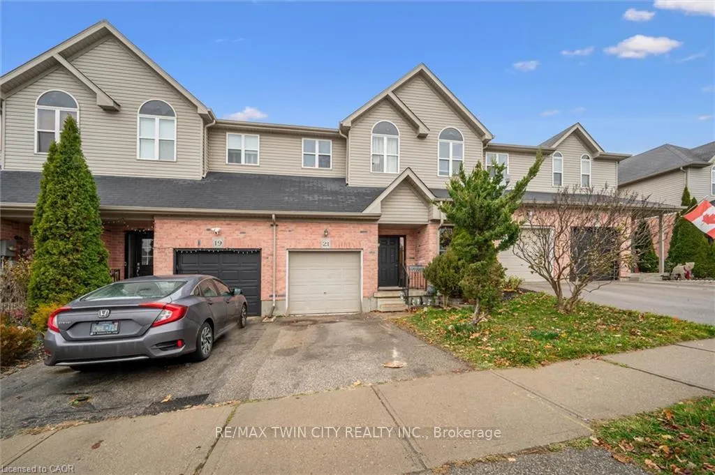 Photo 3 of 21 Brookfield Crescent, Kitchener, Country Hills West — HOMEH