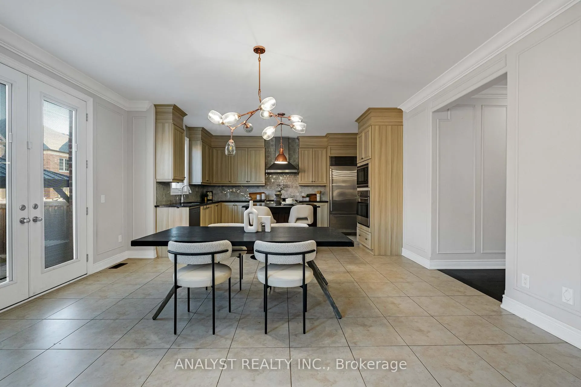 Photo 10 of 57 Balderson Drive, Vaughan, Kleinburg — HOMEH