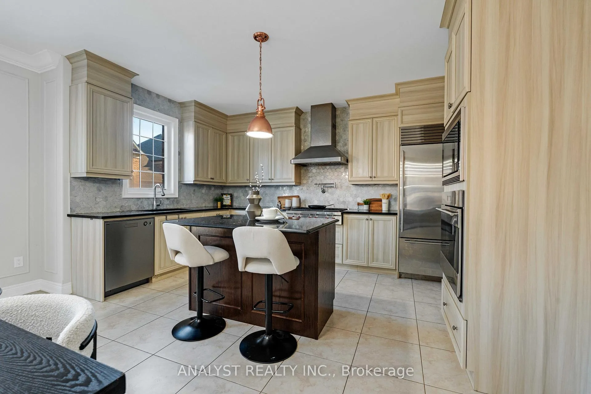 Photo 11 of 57 Balderson Drive, Vaughan, Kleinburg — HOMEH