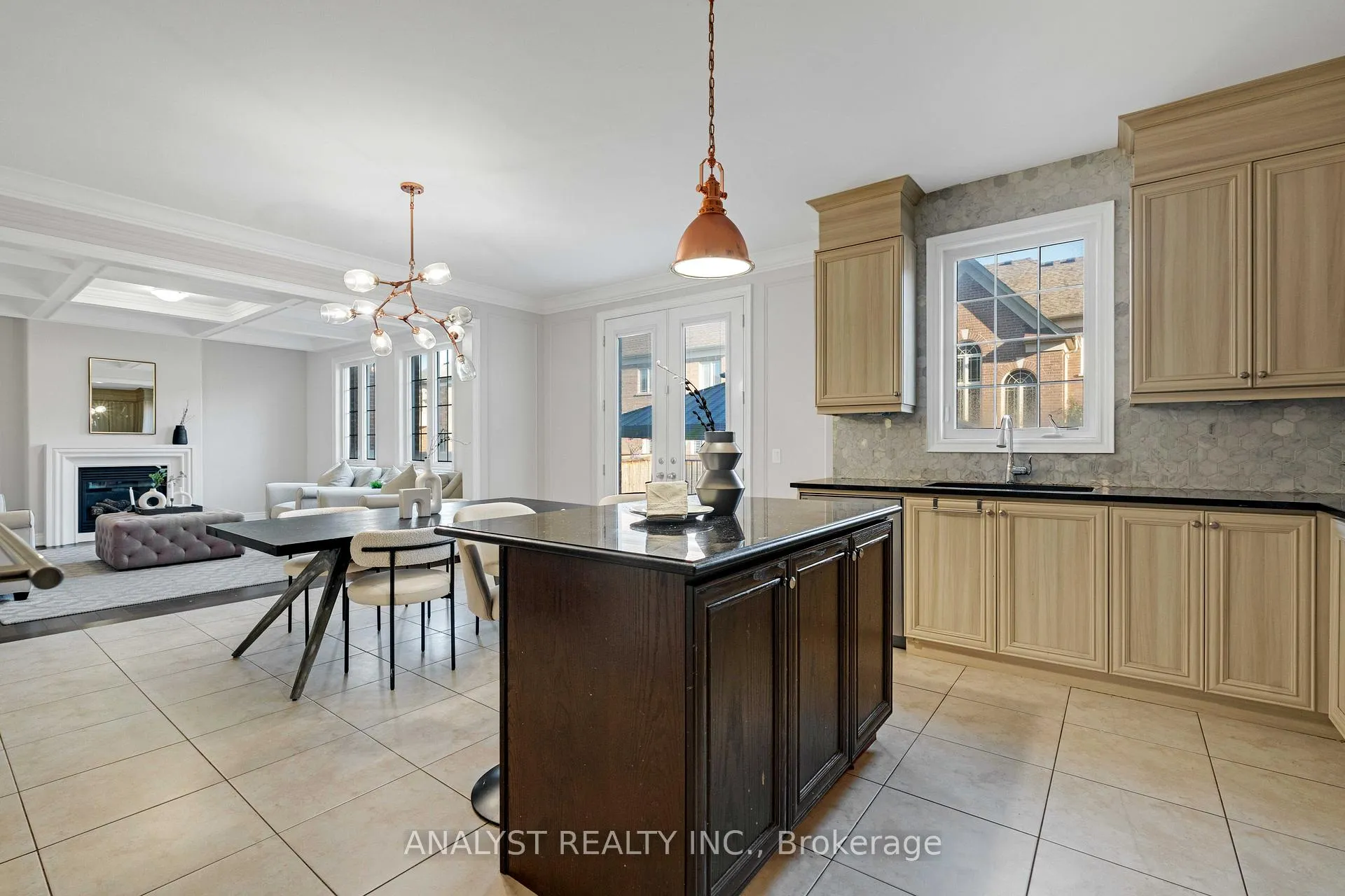 Photo 12 of 57 Balderson Drive, Vaughan, Kleinburg — HOMEH