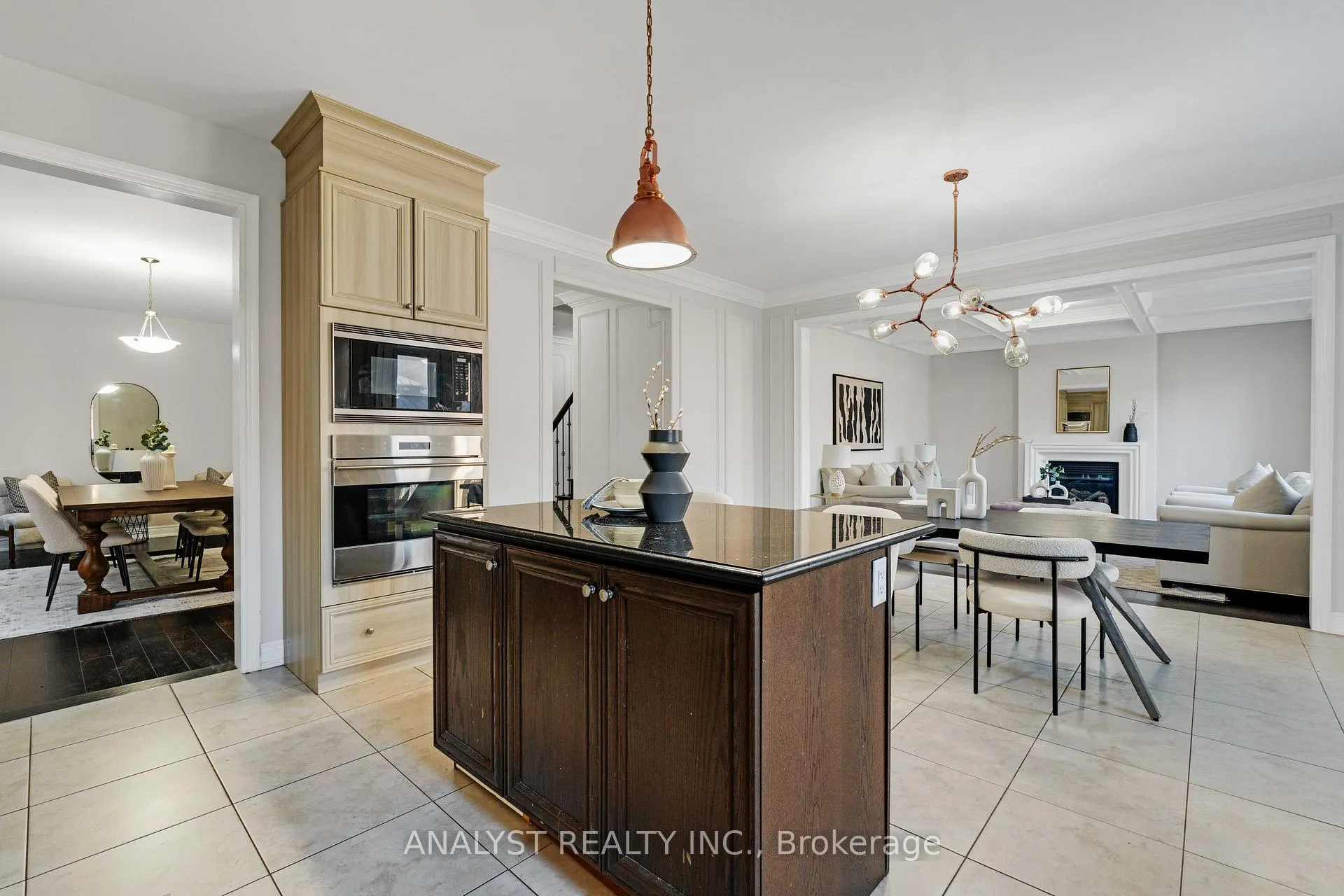 Photo 13 of 57 Balderson Drive, Vaughan, Kleinburg — HOMEH