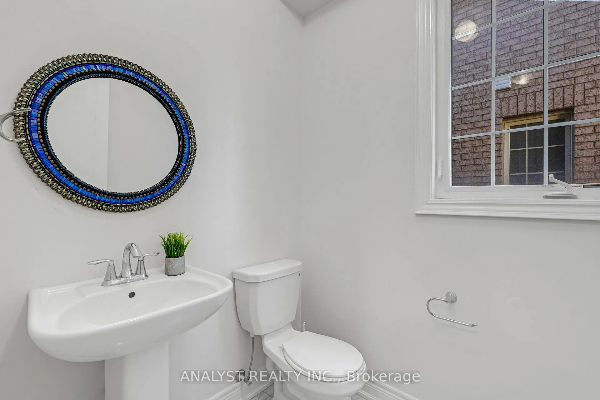 Photo 17 of 57 Balderson Drive, Vaughan, Kleinburg — HOMEH