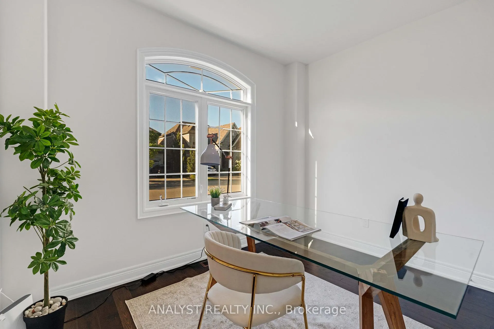 Photo 19 of 57 Balderson Drive, Vaughan, Kleinburg — HOMEH