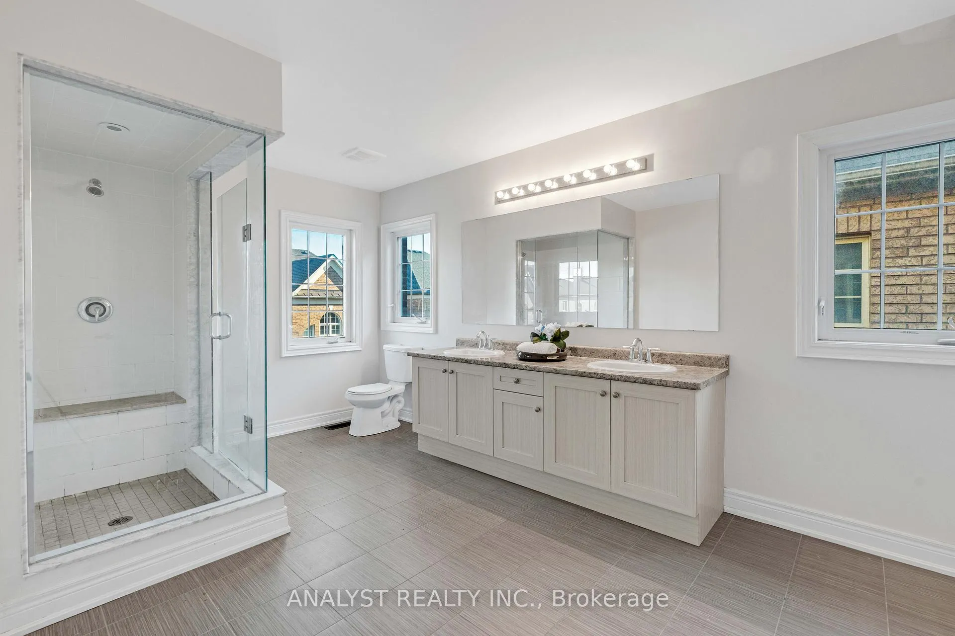 Photo 27 of 57 Balderson Drive, Vaughan, Kleinburg — HOMEH